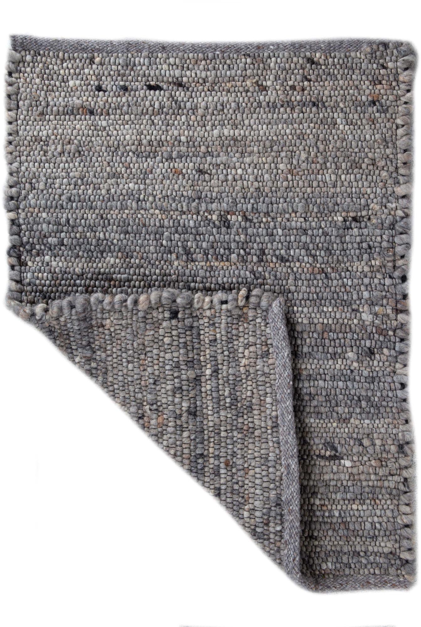 Lumpenteppich in Grau präsentiert im Onlineshop von KAQTU Design AG. Teppich ist von Venture Home