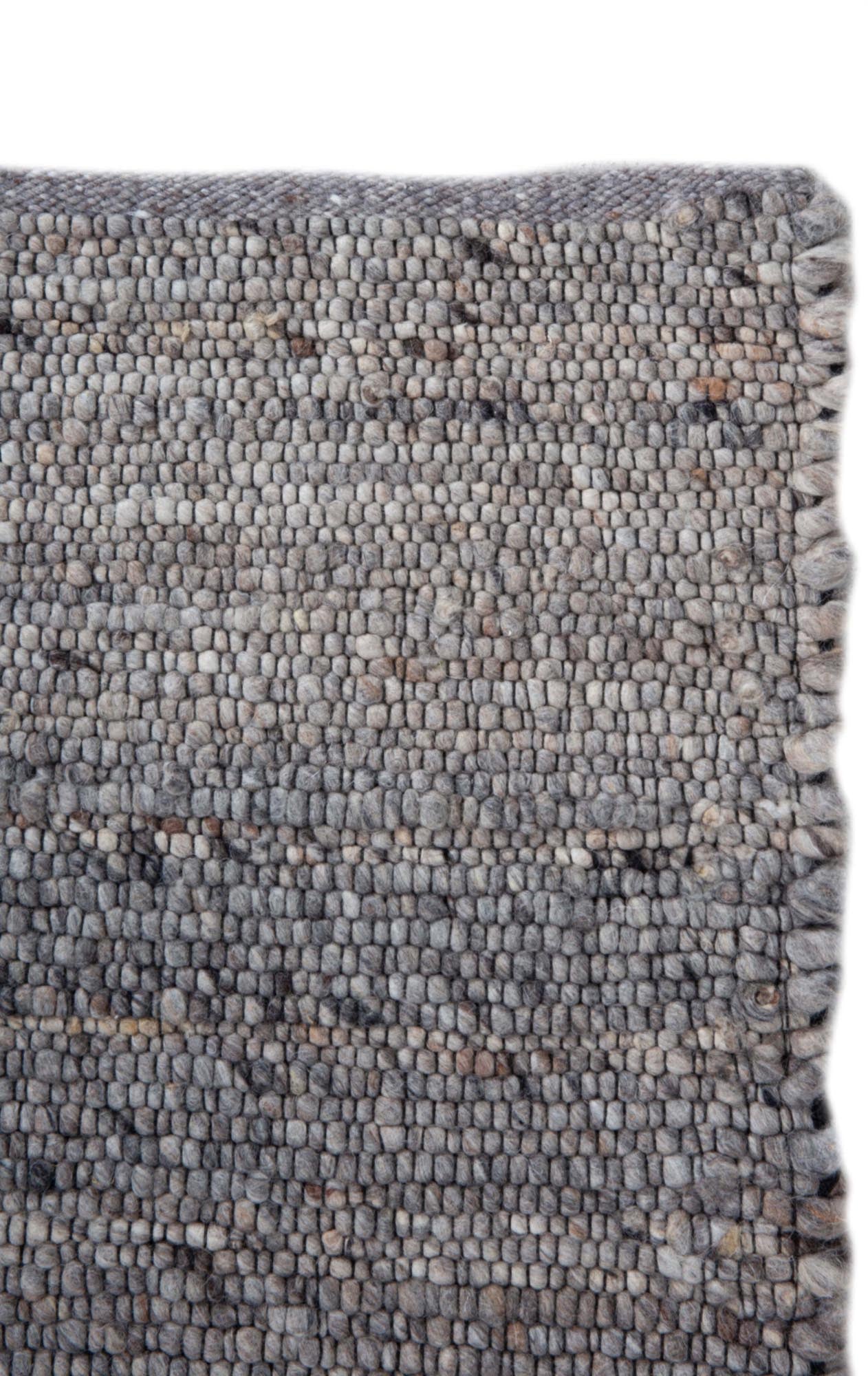 Lumpenteppich in Grau präsentiert im Onlineshop von KAQTU Design AG. Teppich ist von Venture Home