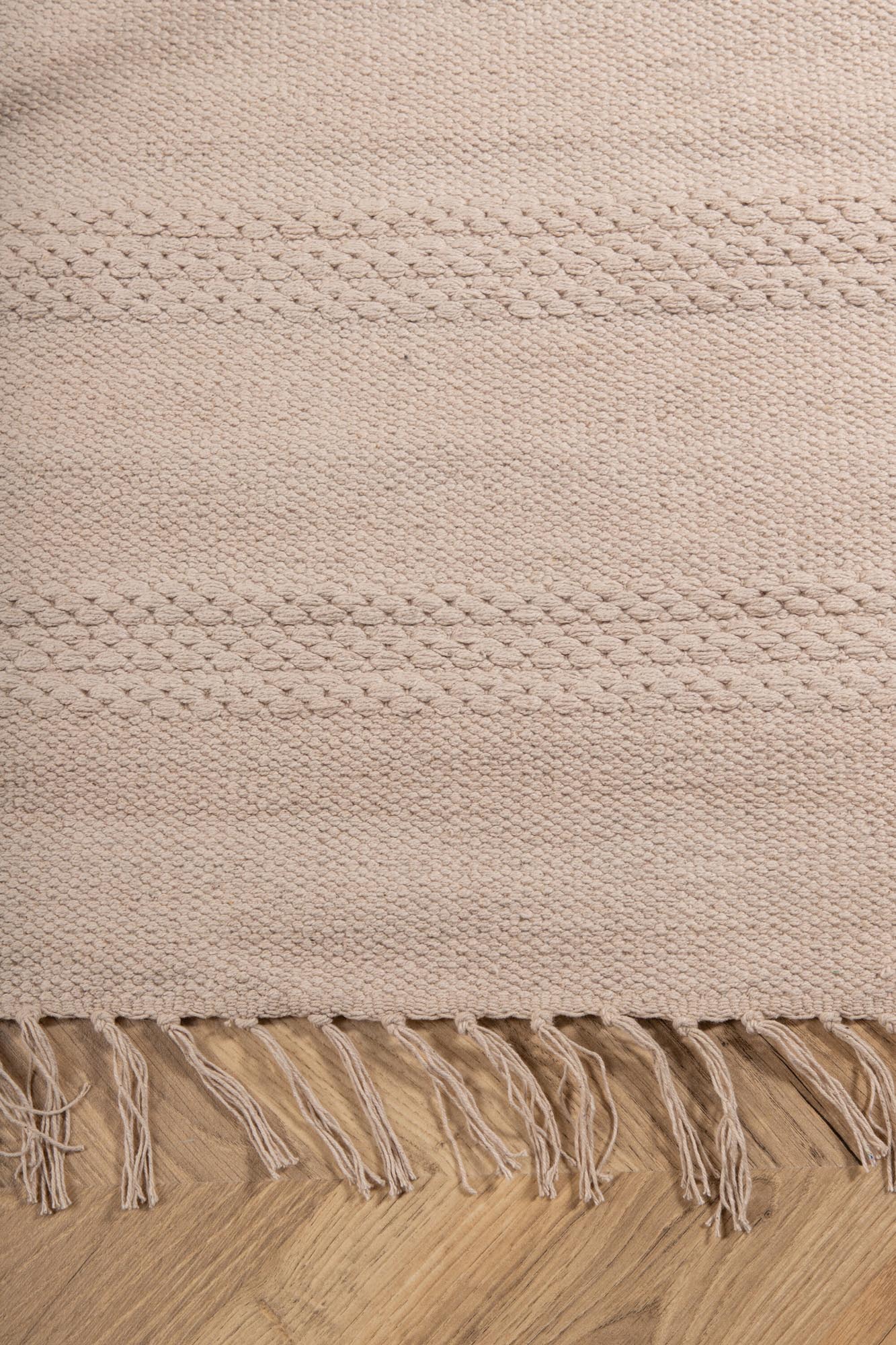 Nico Teppich in Beige präsentiert im Onlineshop von KAQTU Design AG. Teppich ist von Venture Home