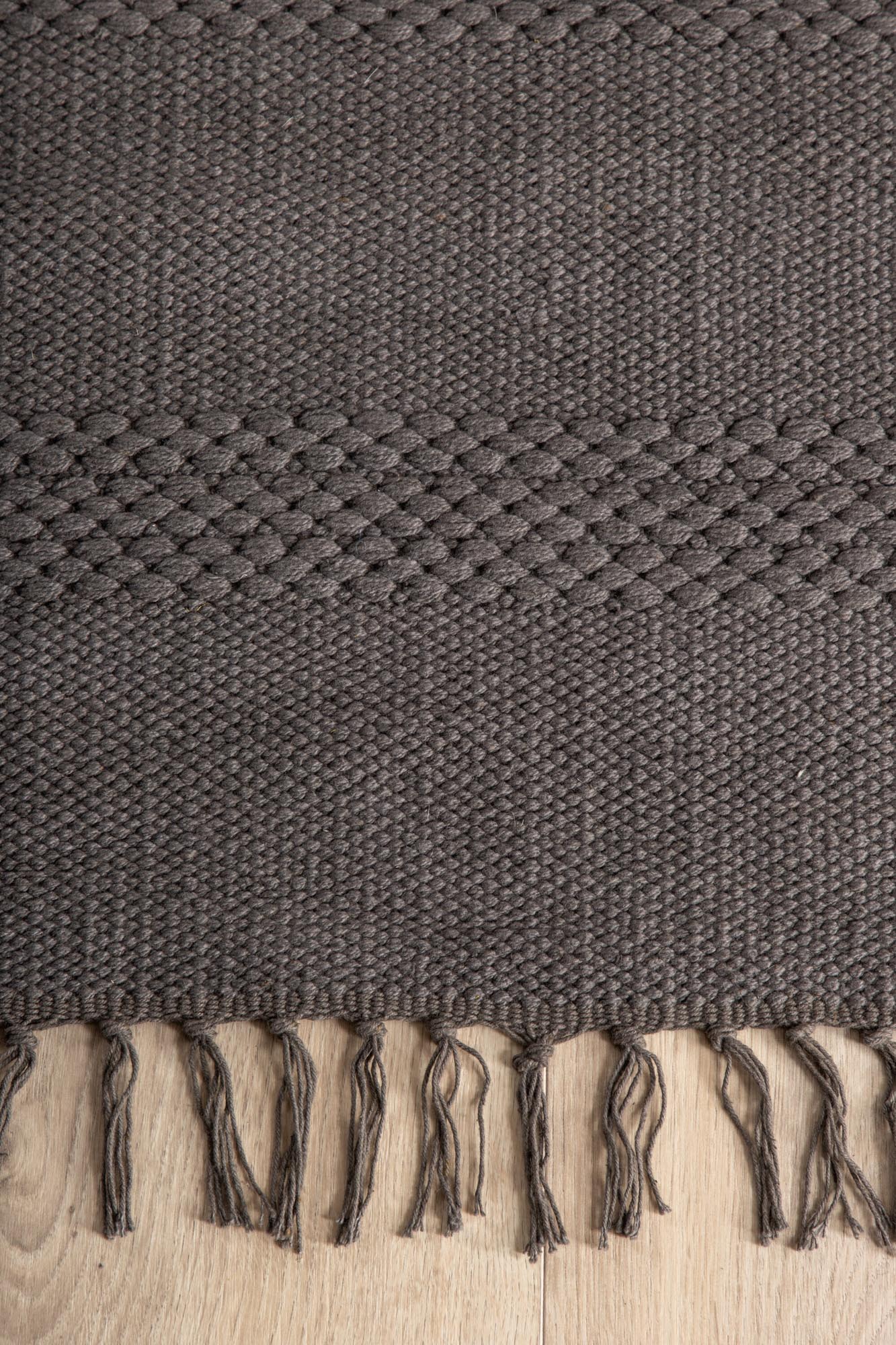 Nico Teppich in Grau präsentiert im Onlineshop von KAQTU Design AG. Teppich ist von Venture Home