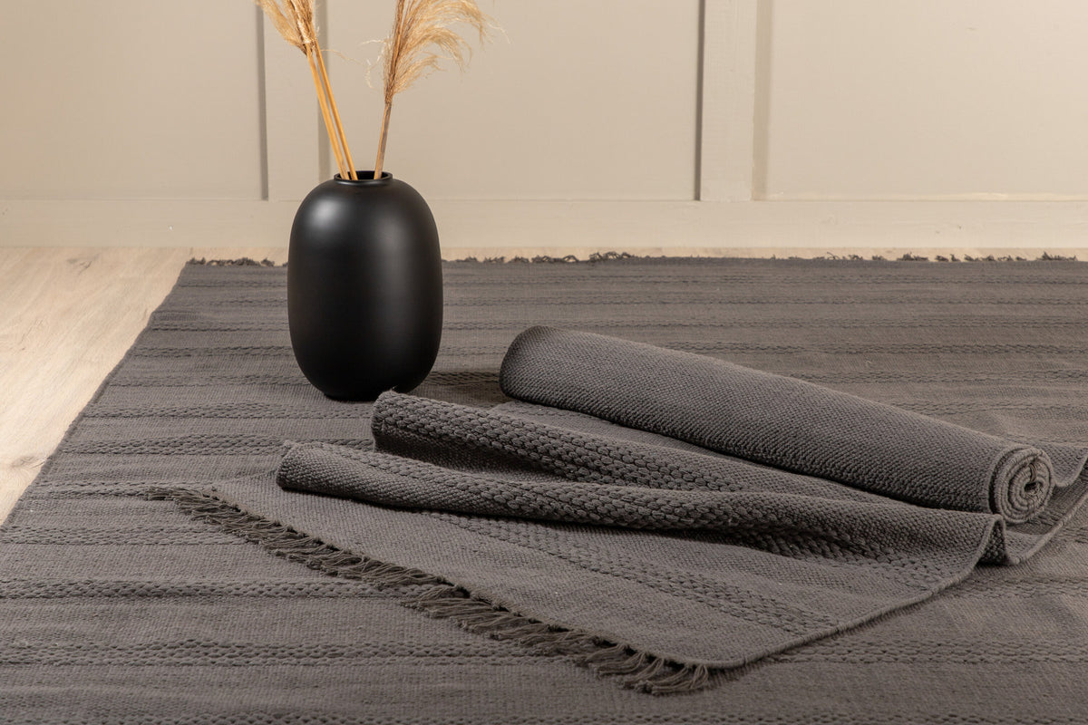 Nico Teppich in Grau präsentiert im Onlineshop von KAQTU Design AG. Teppich ist von Venture Home