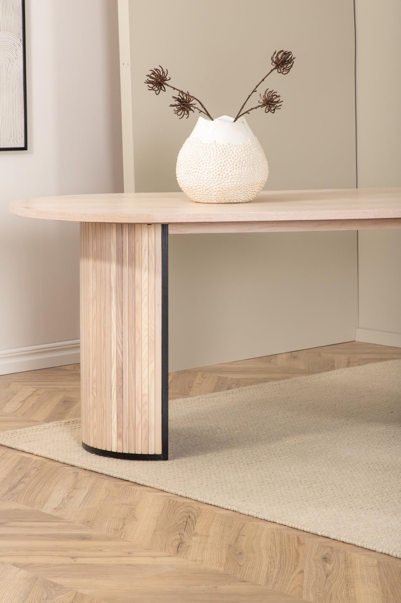 Entdecken Sie die elegante Marta Wollmatte von Venture Home – ein handgewebter Teppich in knochenweiß, der Komfort und Stil vereint. Ideal für Ihr Zuhause!