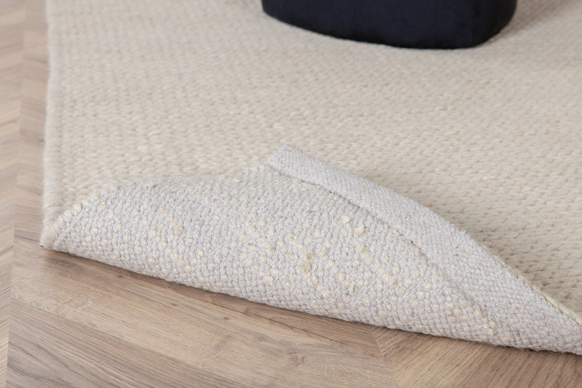 Marta Teppich in Weiss präsentiert im Onlineshop von KAQTU Design AG. Teppich ist von Venture Home