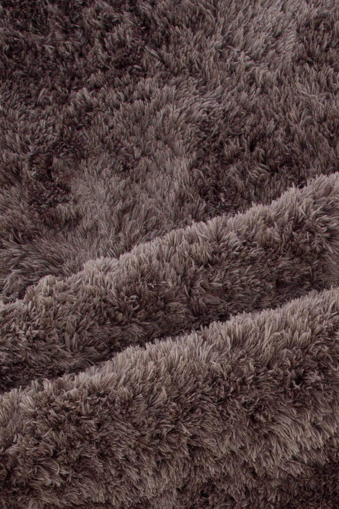 Entdecken Sie den Grace Teppich von Venture Home – ein luxuriöser, pflegeleichter Teppich aus hochwertigem Polyester, der jedem Raum Eleganz verleiht.