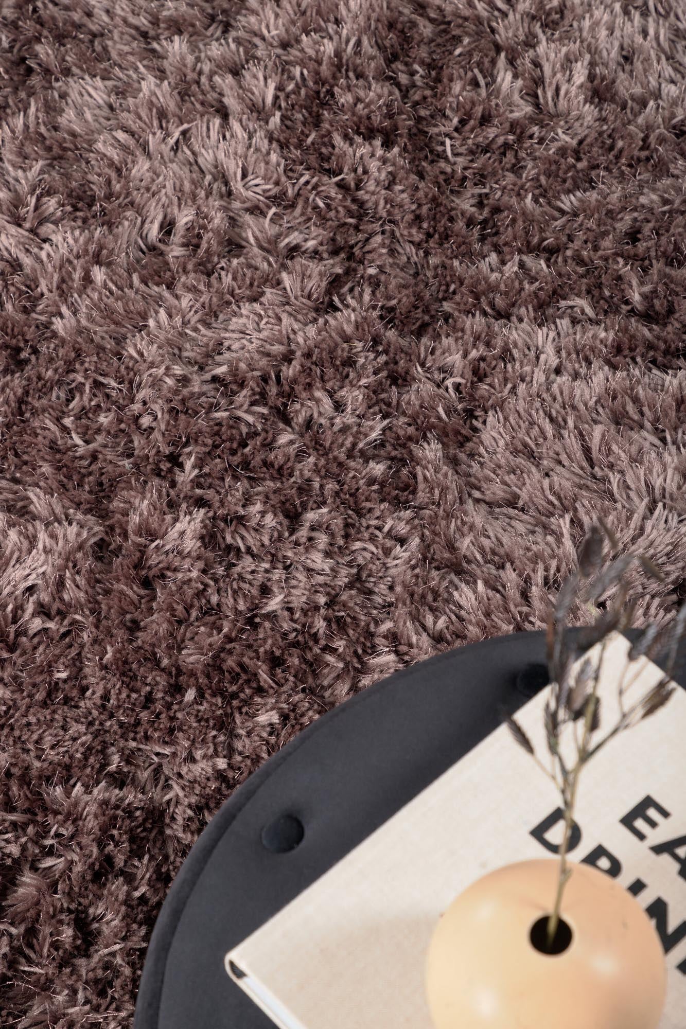 Entdecken Sie den Grace Teppich von Venture Home – ein luxuriöser, weicher Teppich aus strapazierfähigem Polyester, ideal für jedes Zuhause.