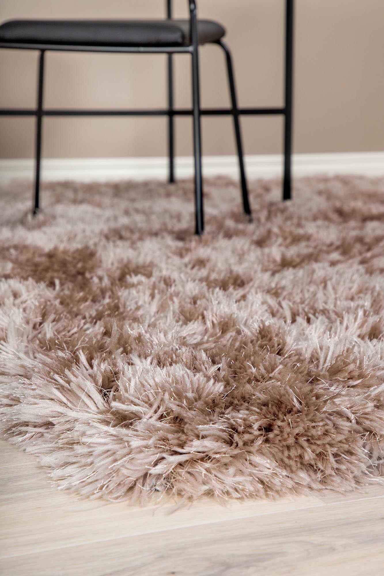 Entdecken Sie den Grace Teppich von Venture Home – ein luxuriöser, pflegeleichter Teppich aus hochwertigem Polyester, der jedem Raum Eleganz verleiht.