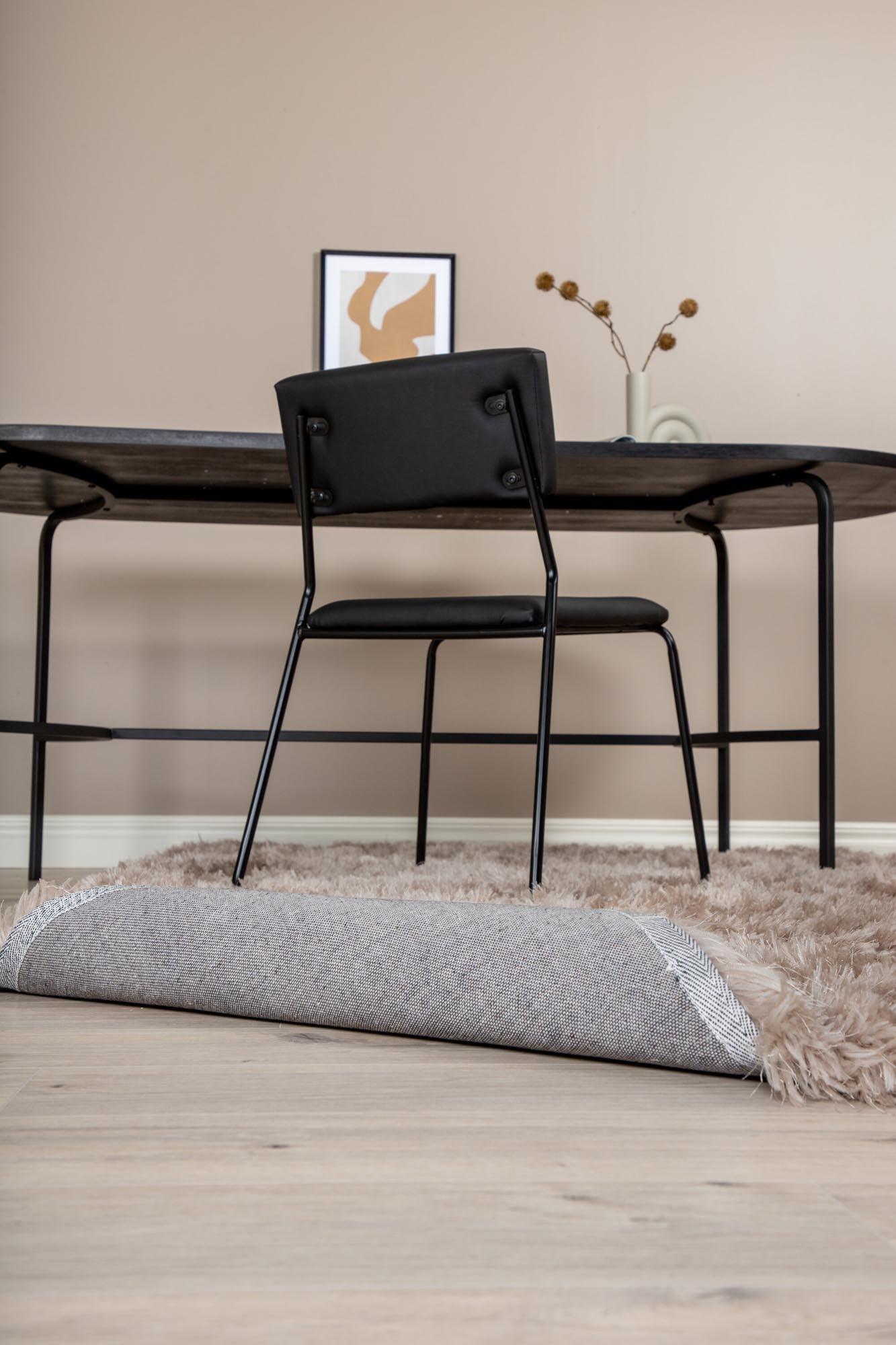 Entdecken Sie den Grace Teppich von Venture Home – ein luxuriöser, pflegeleichter Teppich aus hochwertigem Polyester, der jedem Raum Eleganz verleiht.