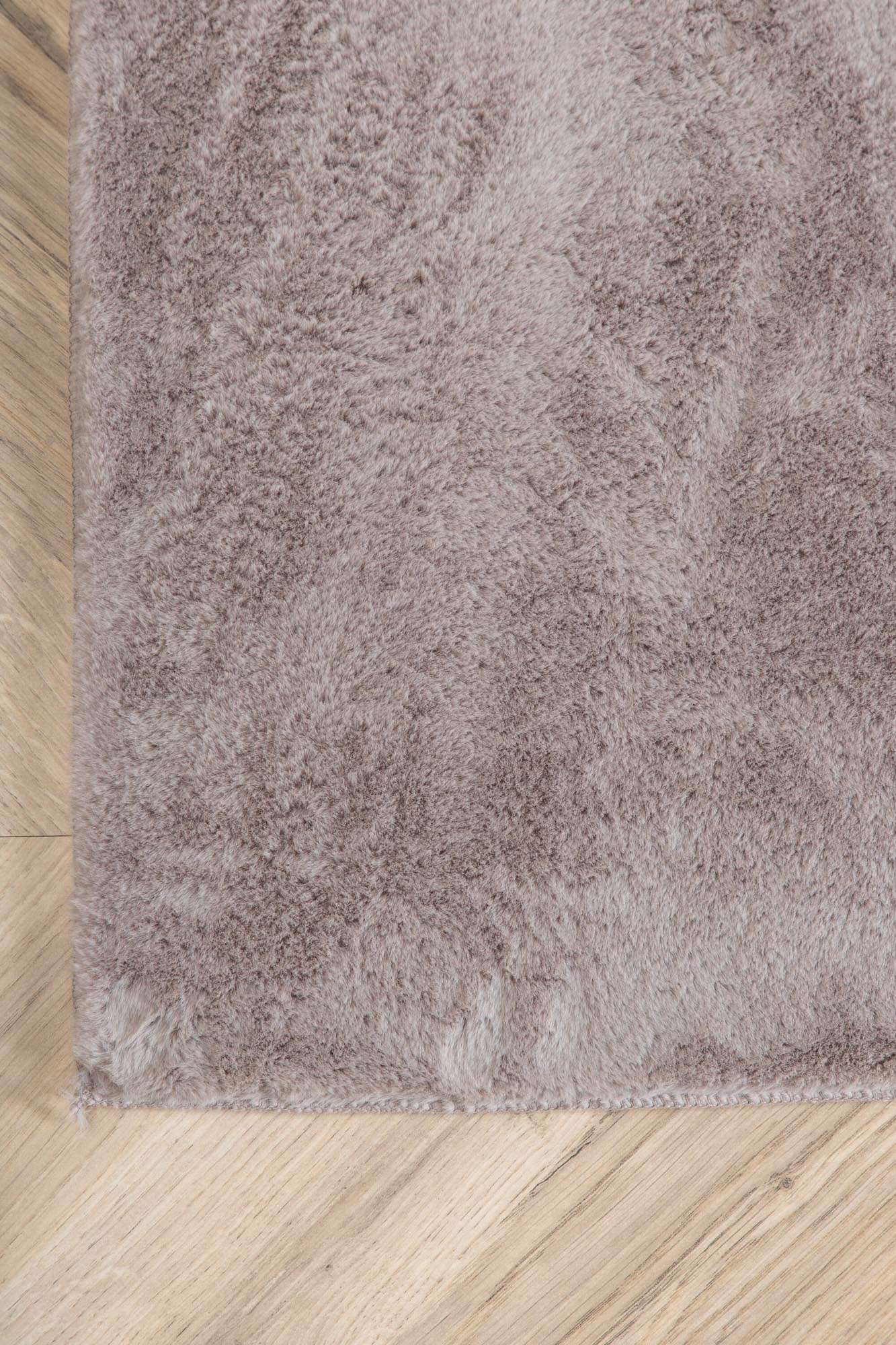 Nina Teppich in Grau präsentiert im Onlineshop von KAQTU Design AG. Teppich ist von Venture Home