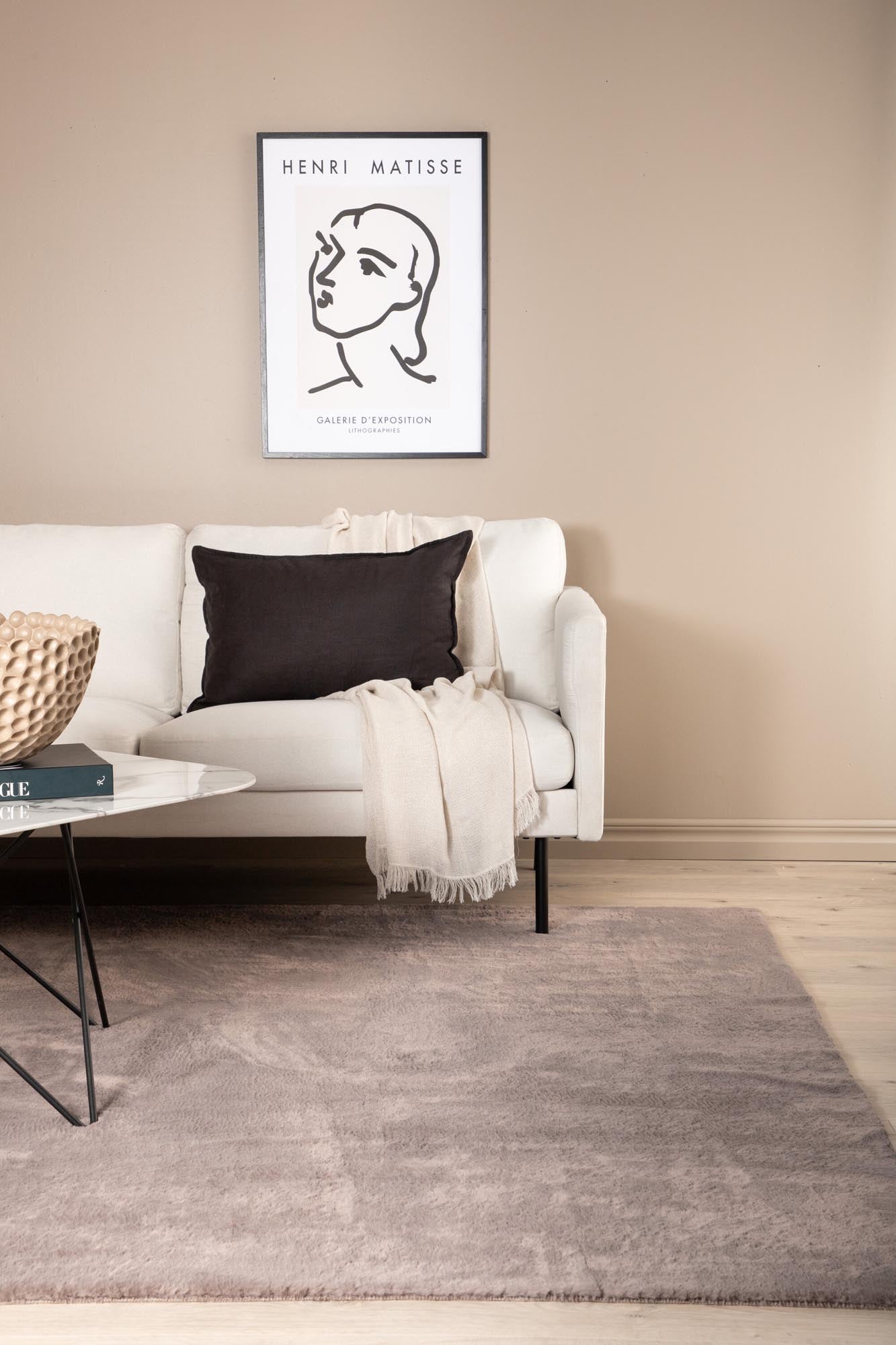 Moderner Nina Teppich von Venture Home in tiefem Schwarz.