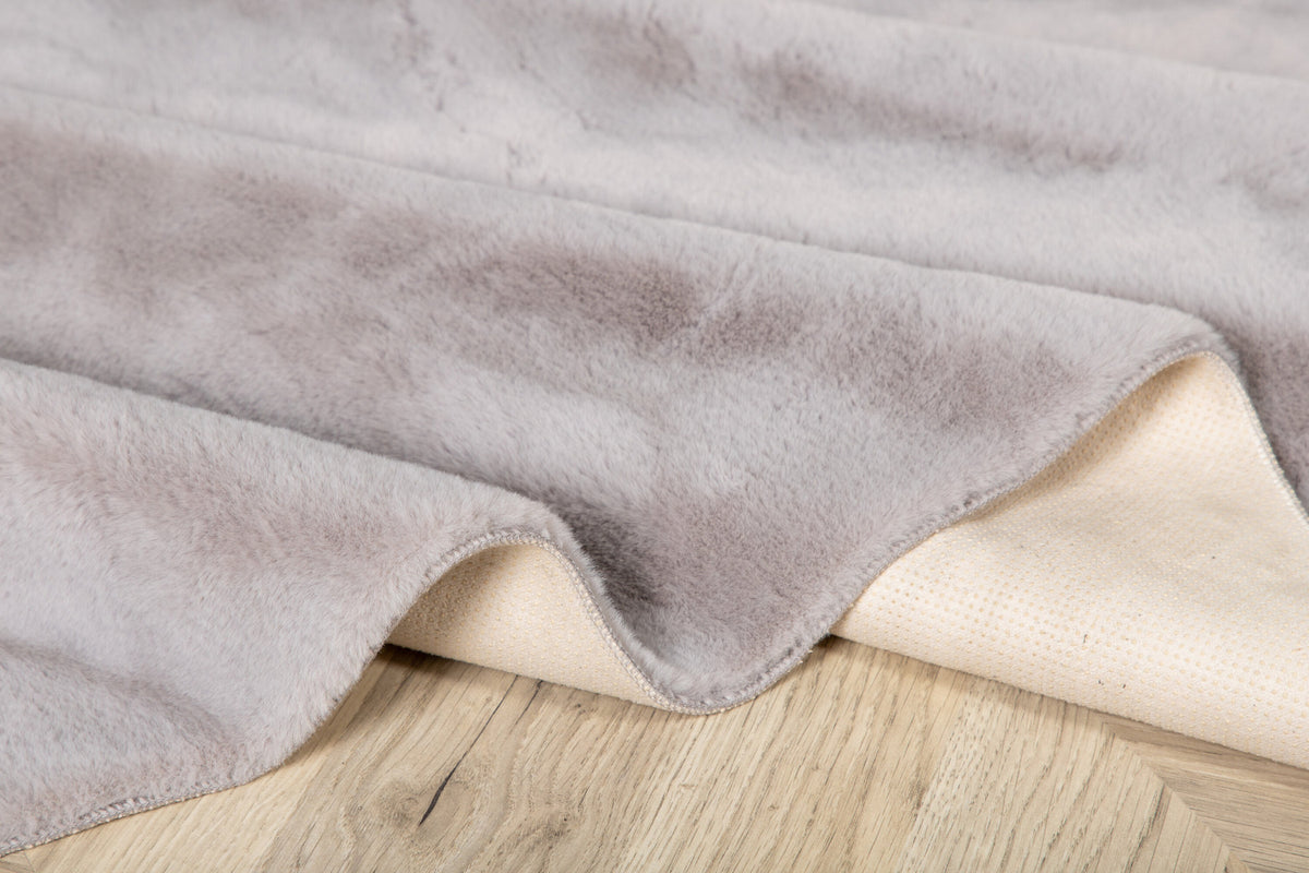 Nina Teppich in Grau präsentiert im Onlineshop von KAQTU Design AG. Teppich ist von Venture Home