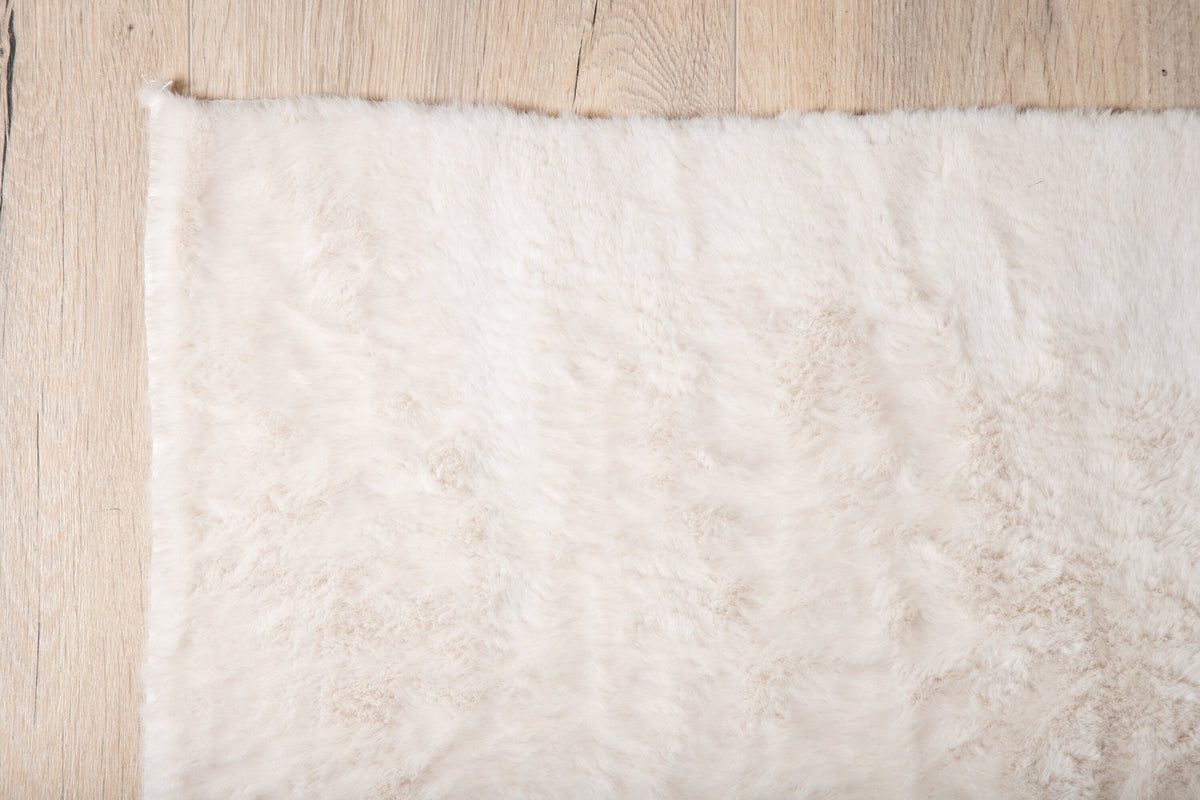 Nina Teppich in Weiss präsentiert im Onlineshop von KAQTU Design AG. Teppich ist von Venture Home