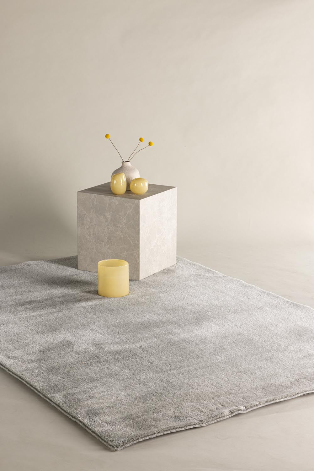 Blanca Teppich in Hellgrau präsentiert im Onlineshop von KAQTU Design AG. Teppich ist von Venture Home