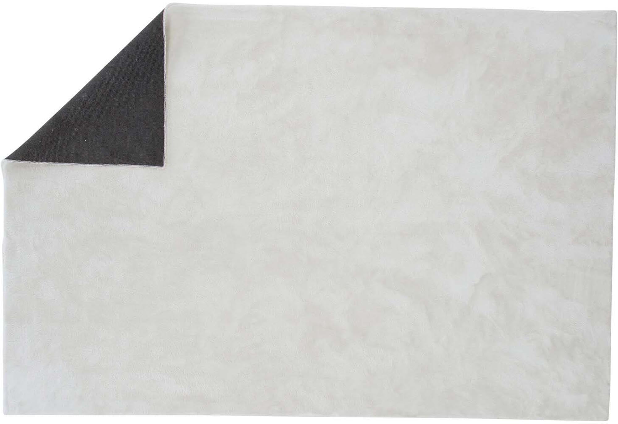 Blanca Teppich in Weiss präsentiert im Onlineshop von KAQTU Design AG. Teppich ist von Venture Home