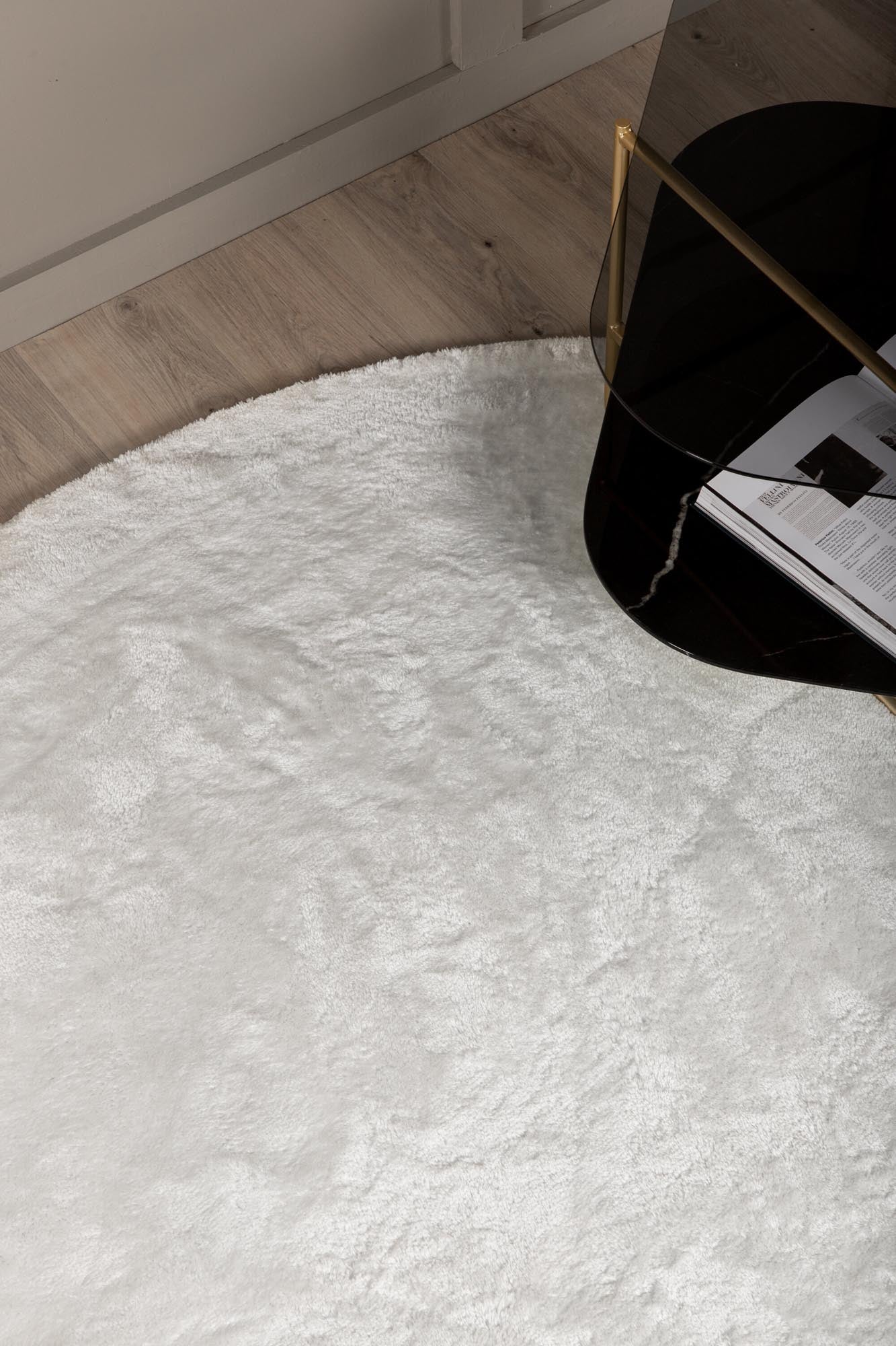 Blanca Teppich in Weiss präsentiert im Onlineshop von KAQTU Design AG. Teppich ist von Venture Home