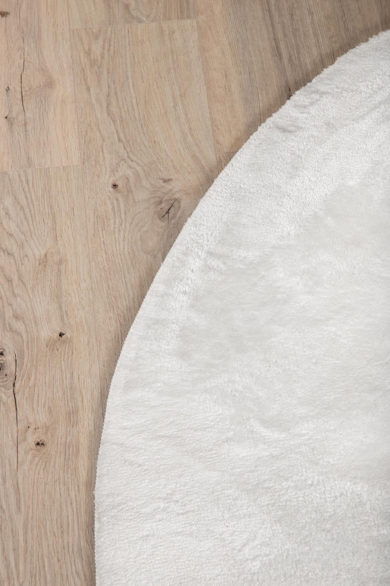 Blanca Teppich in Weiss präsentiert im Onlineshop von KAQTU Design AG. Teppich ist von Venture Home