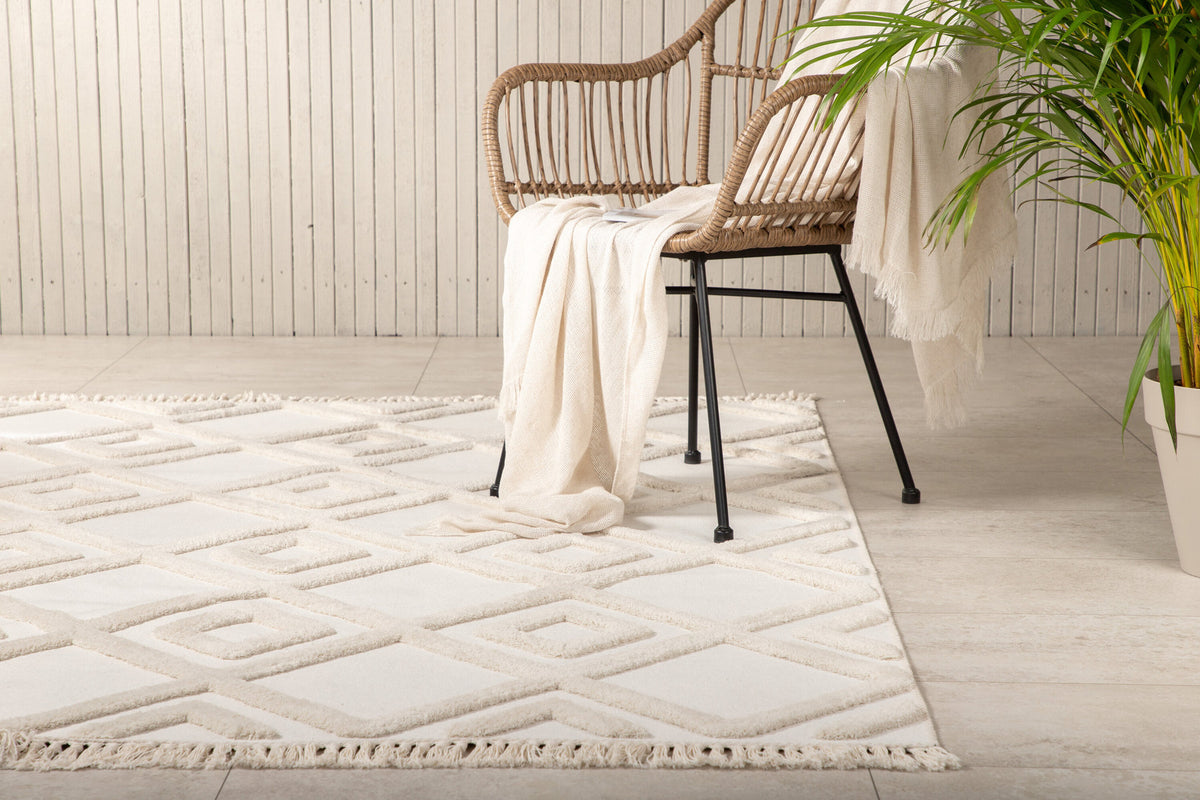 Towa Teppich in Weiss präsentiert im Onlineshop von KAQTU Design AG. Teppich ist von Venture Home