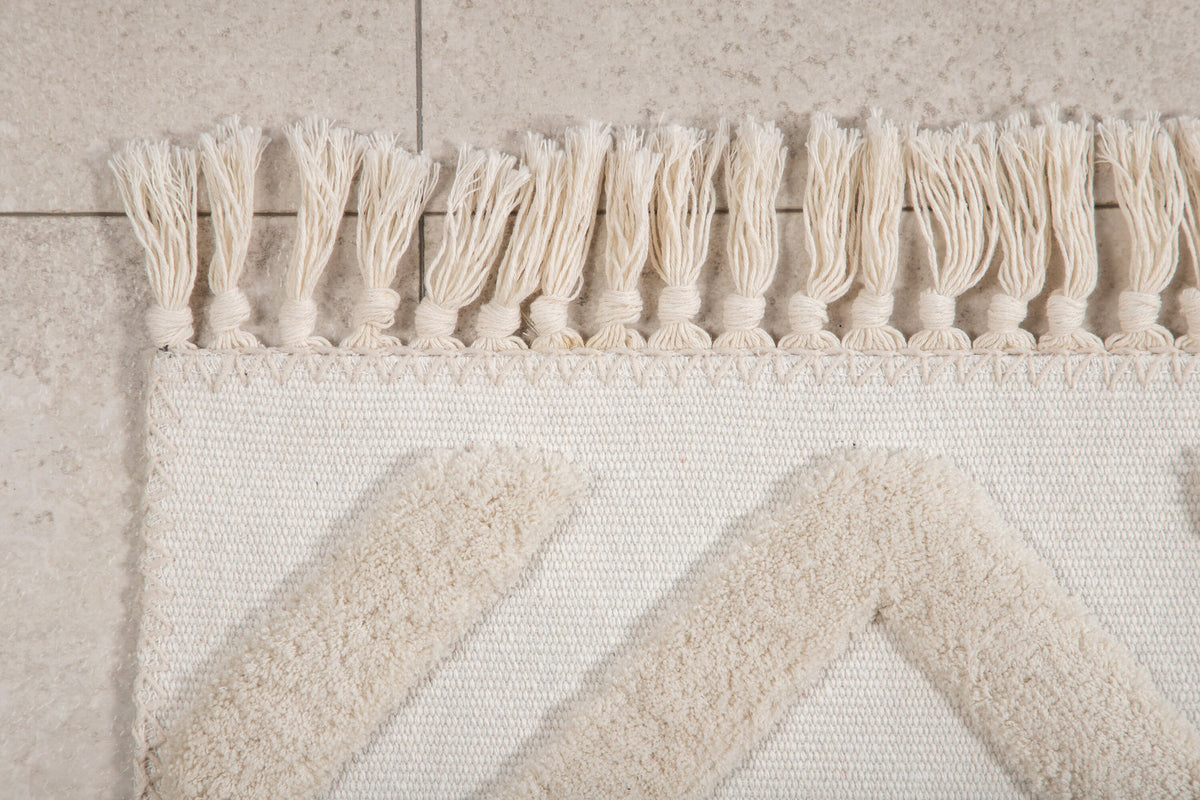 Towa Teppich in Weiss präsentiert im Onlineshop von KAQTU Design AG. Teppich ist von Venture Home