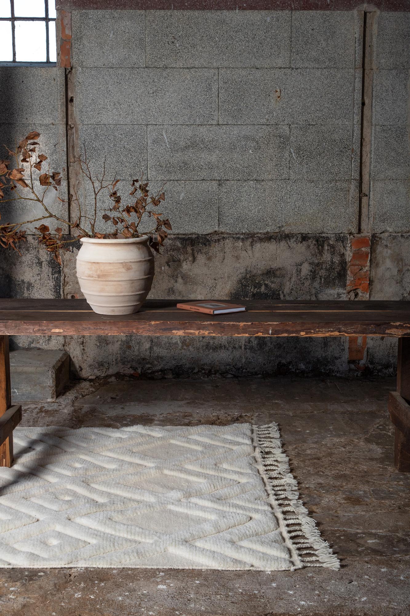 Dahlia Wool Teppich von Vind – Stilvolle Wärme für Ihr Interieur.