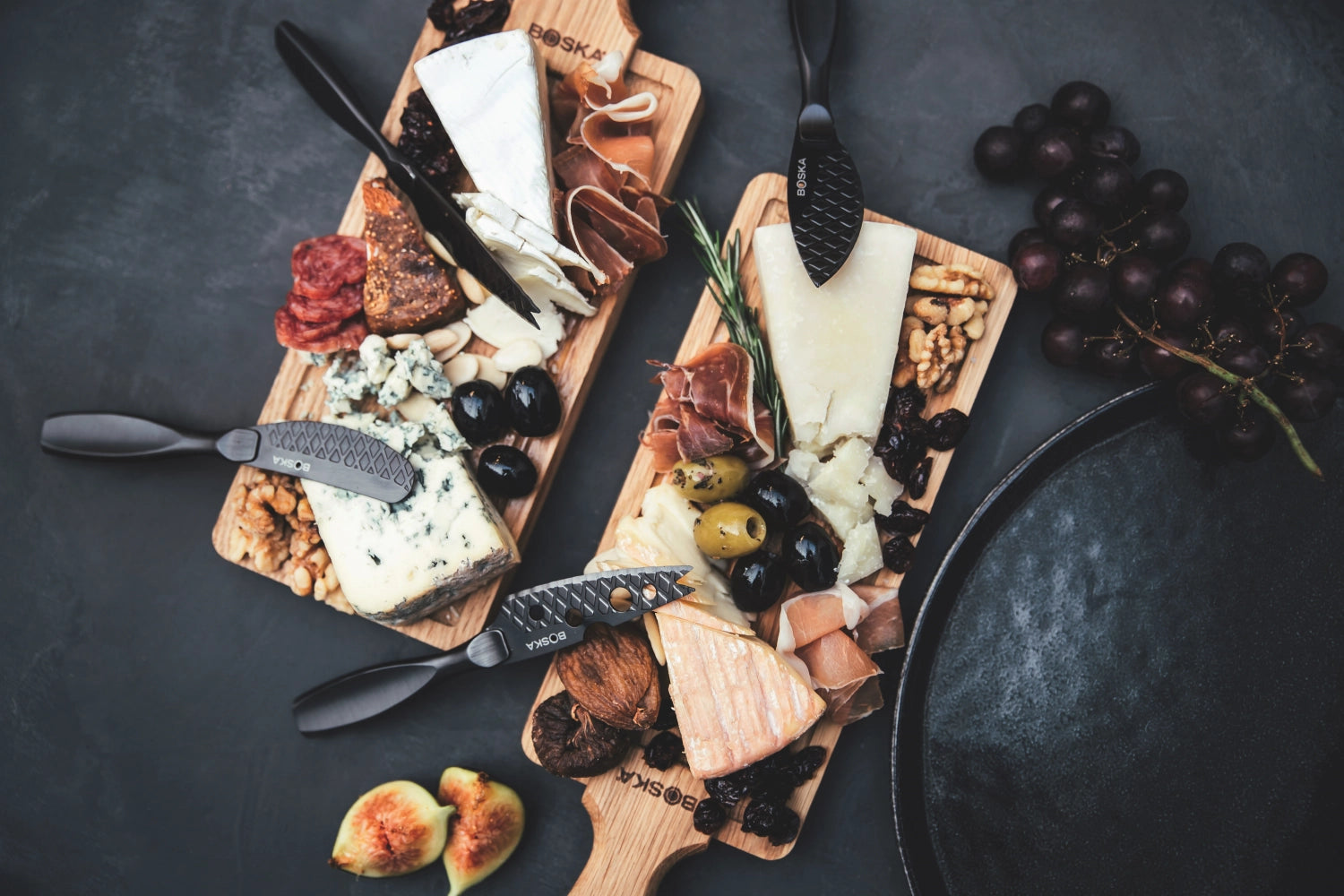 Elegantes Käse-Set Mini Monaco+ in Schwarz, aus hochwertigem Edelstahl, perfekt für stilvolle Käsepräsentationen und Genuss.