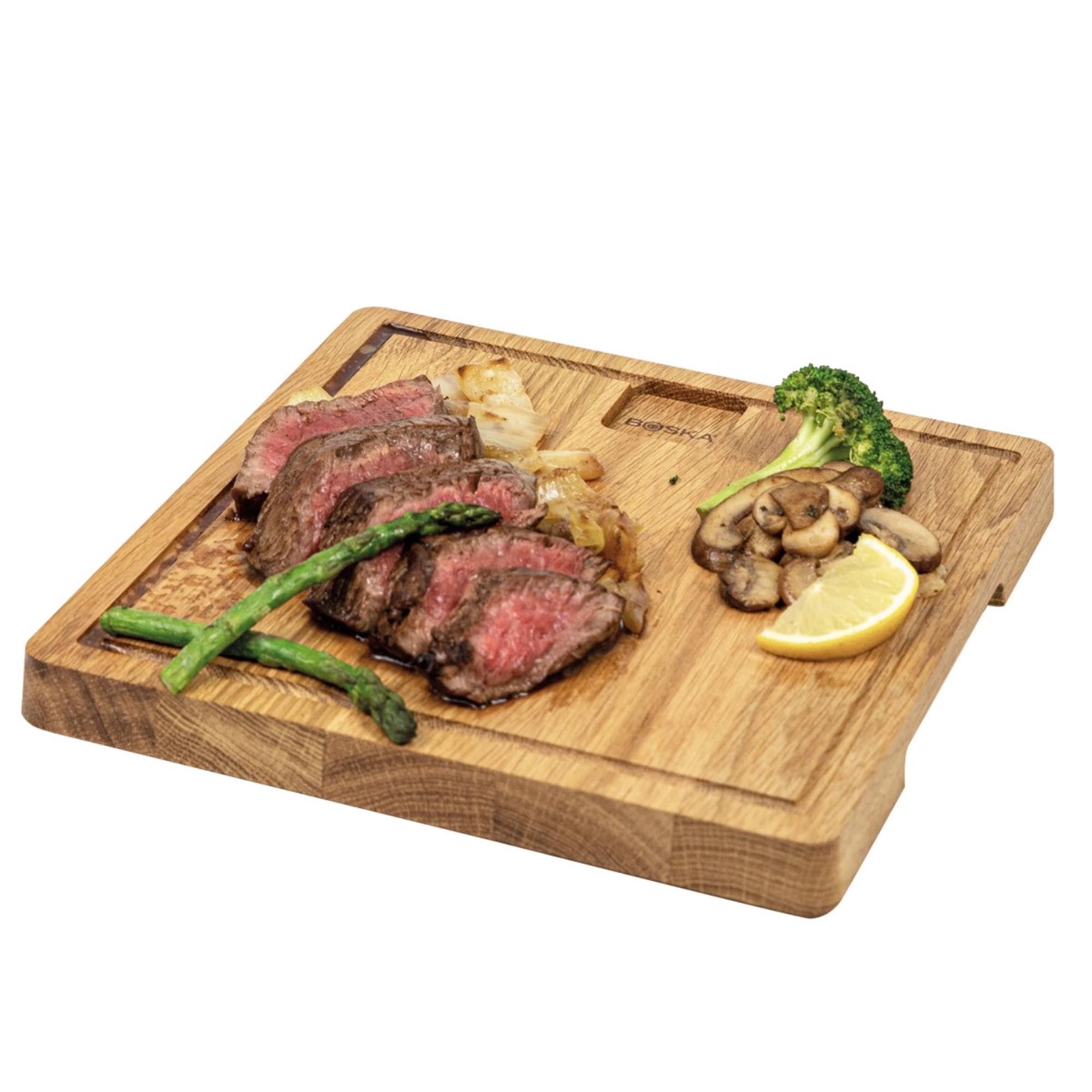 Stilvolles Dining Brett Friends S von Boska, 23x23x2.2cm aus hochwertiger Eiche. Perfekt für Snacks und Käseplatten, langlebig und pflegeleicht.