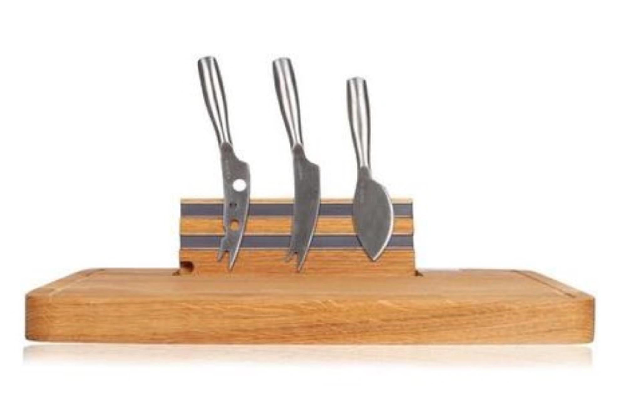 Stilvolles Party Käsebrett aus europäischer Eiche mit Edelstahlkante, ideal zum Servieren von Käse und Delikatessen.