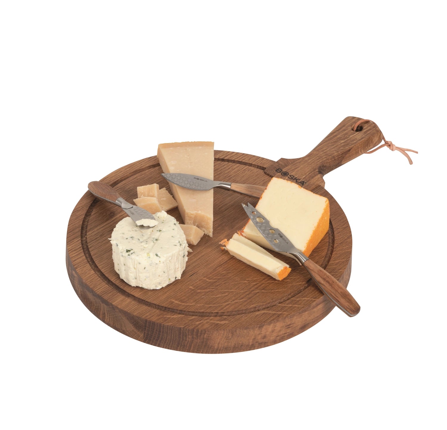 Erleben Sie das Käse-Set Rund Friends von Boska: stilvolle Eichenholzplatte, langlebige Edelstahlwerkzeuge und perfekte Käsepräsentation für gesellige Abende.
