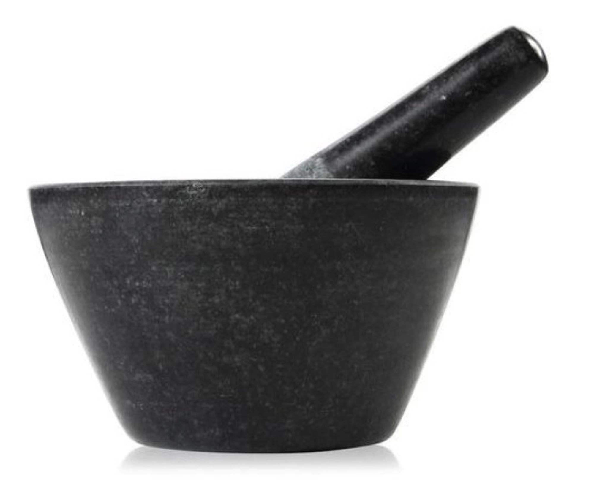 Entdecke den Mörser Herbs Schwarz von Boska: ideal zum Zerkleinern von Kräutern und Gewürzen. Hochwertiger Granit, stilvoll und langlebig.