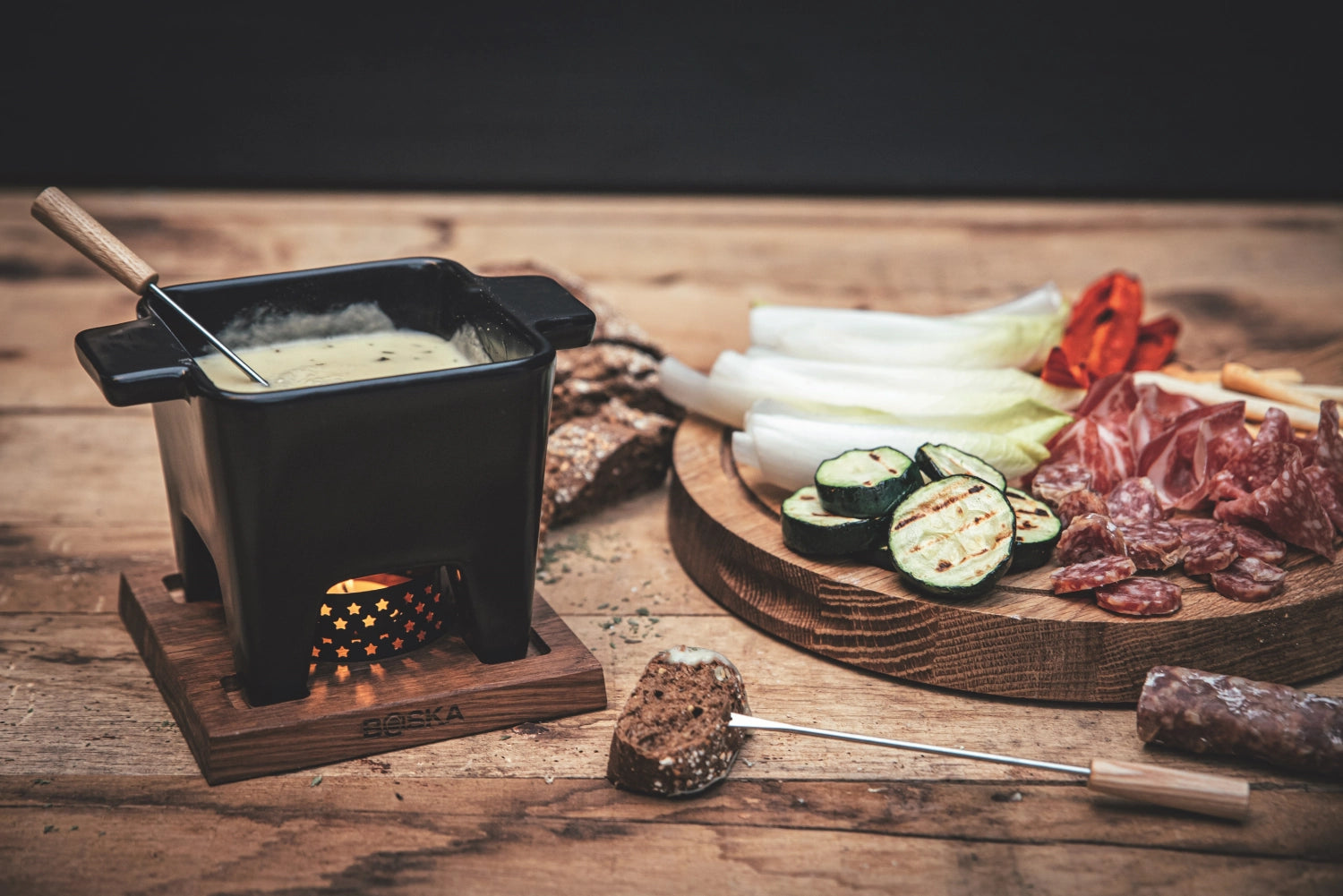 Schwarzes Tapas Fondue Nero L 400ml von Boska, ideal für gesellige Abende mit Freunden und Familie. Perfekt für köstliche Fondue-Erlebnisse.