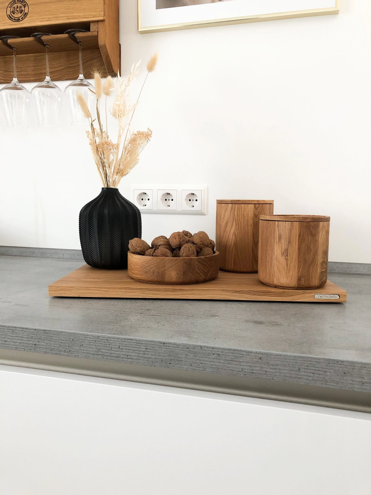 Hochwertiges Eiche Schneidebrett (54x29x2,7 cm) von Continenta: langlebig, hygienisch und ideal für Küche und Servieren. Ein Must-Have für Feinschmecker!