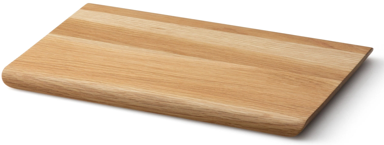 Hochwertiges Eiche Schneidebrett von Continenta, 30x20x1.5cm, ideal für vielseitige Küchenanwendungen und stilvolles Anrichten von Speisen.