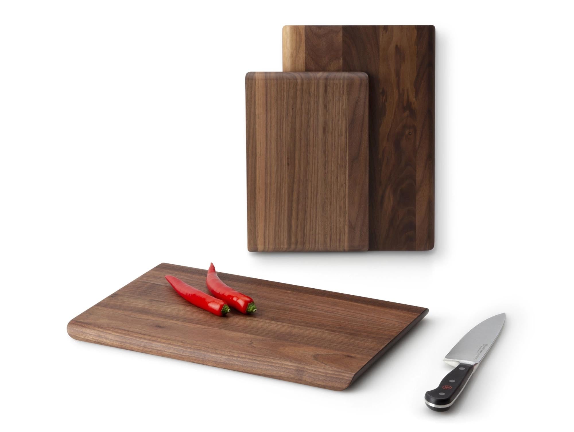 Elegantes Walnuss Schneidebrett von Continenta, 36x24x1.8cm. Robust, pflegeleicht und ideal für Küche und Servieren.