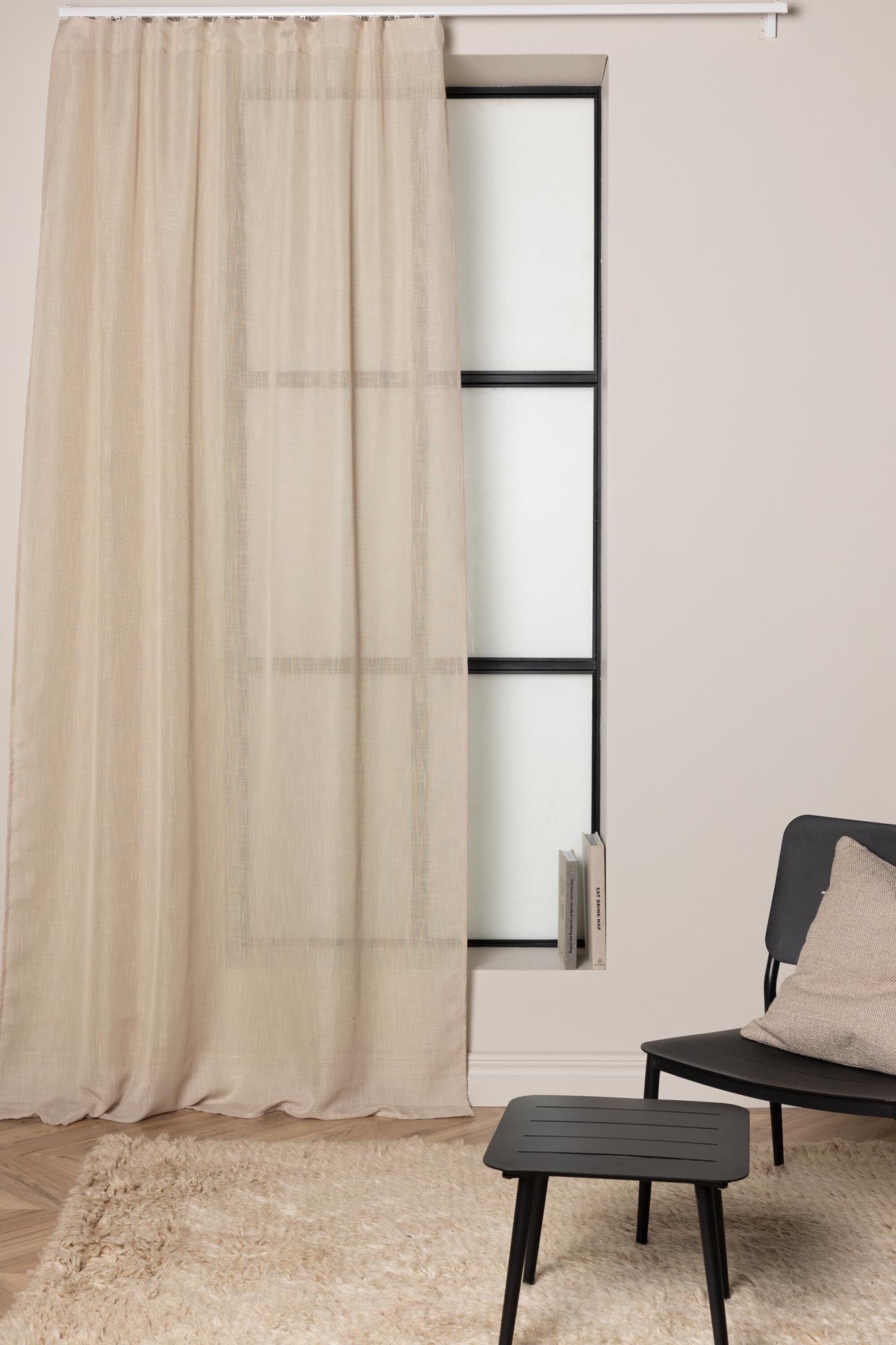Kaya Vorhang 2er Pack von Venture Home: Elegante beige Farbe, langlebig aus 100% Polyester, ideal für große Fenster und flexible Befestigung.