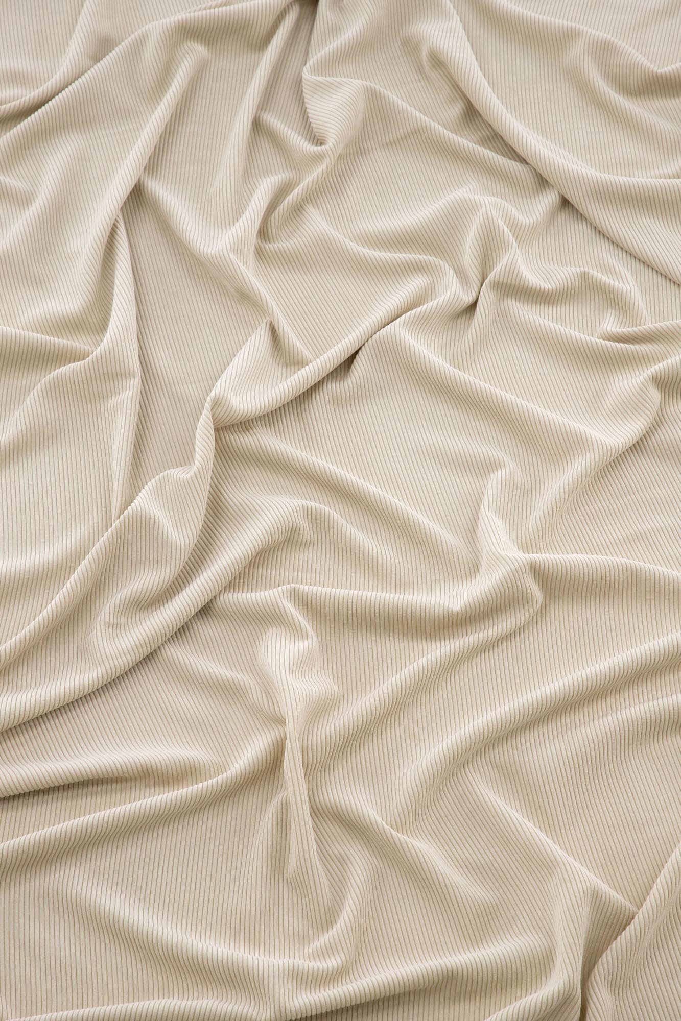 Elma Vorhänge im 2er Pack: Hochwertige, pflegeleichte Polyester-Vorhänge für elegantes Wohnen und vielseitige Gestaltungsmöglichkeiten.