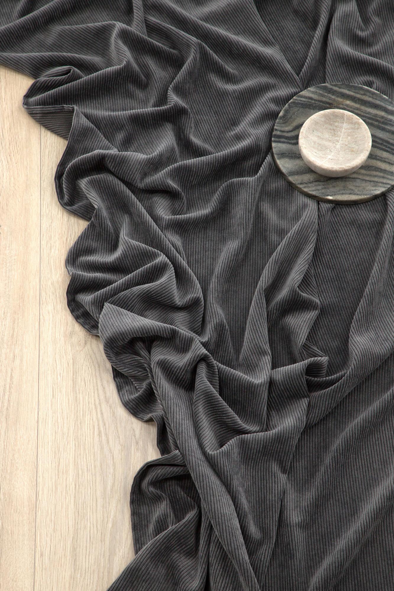 Elma Vorhänge im 2er Pack: Hochwertige Polyester-Vorhänge für elegantes Wohnen und pflegeleichte Langlebigkeit.