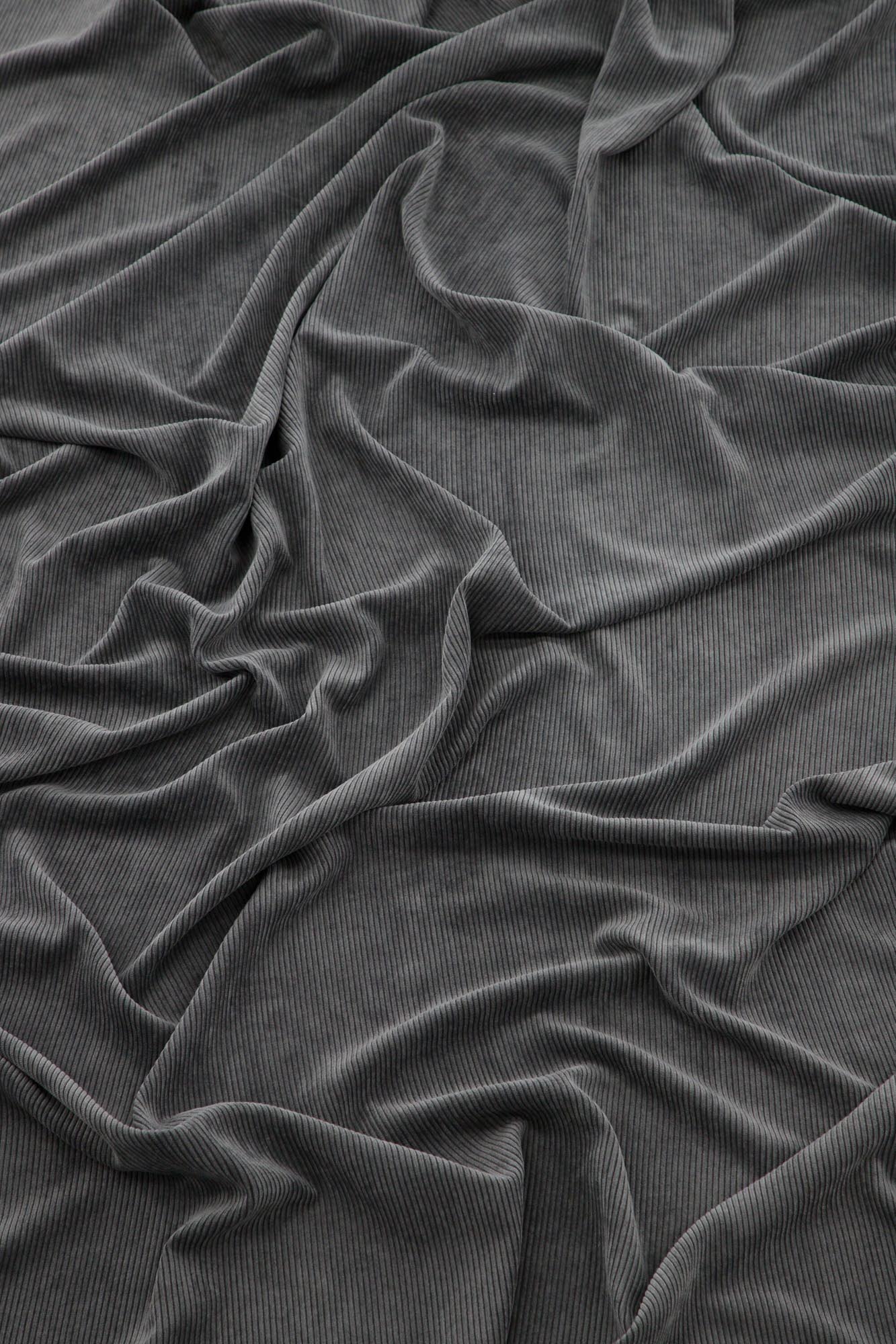 Verleihen Sie Ihrem Wohnraum mit den Elma Vorhängen im 2er Pack von Venture Home einen Hauch von Eleganz und Stil. Pflegeleicht und vielseitig!