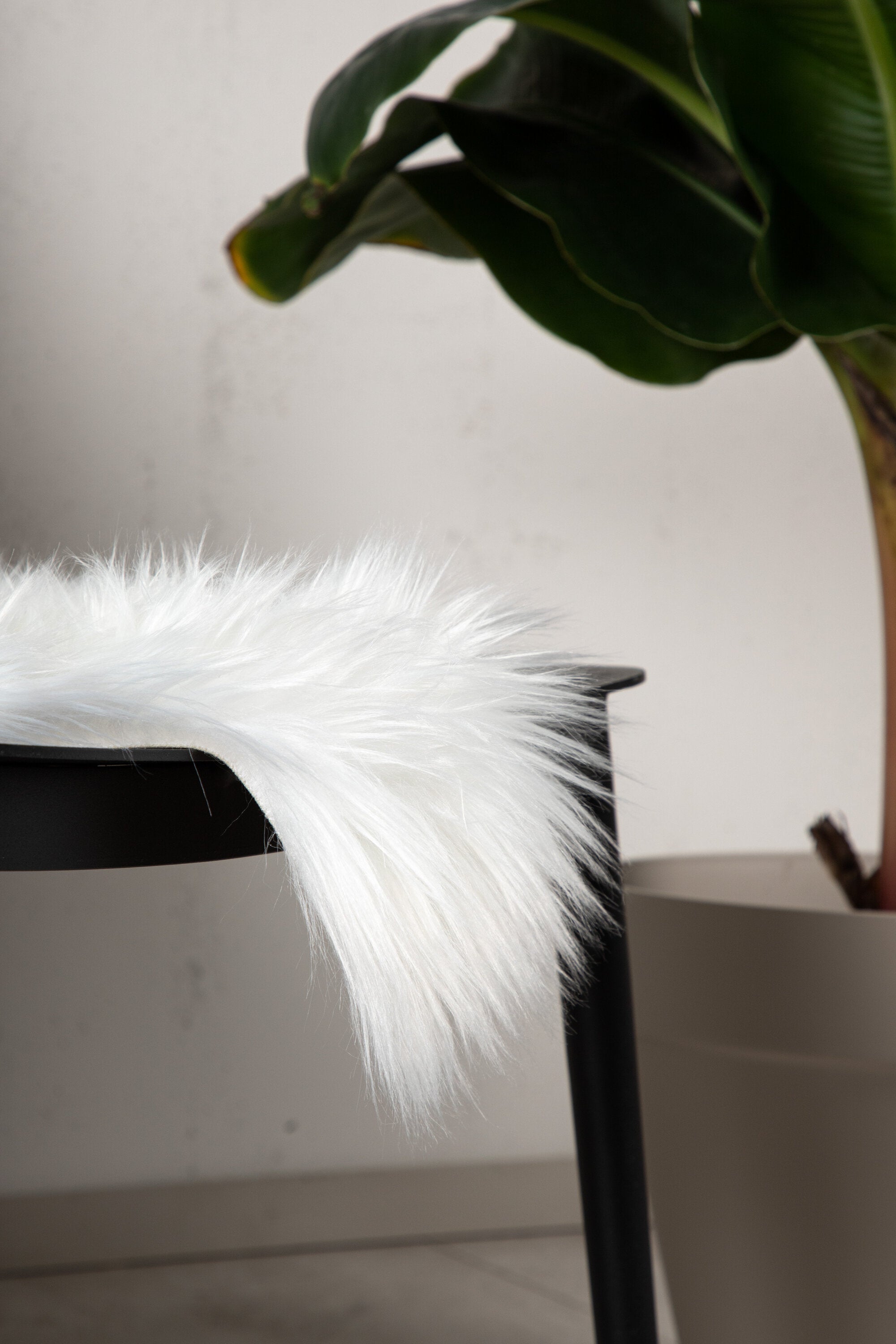 Katy Schaffell in Weiss präsentiert im Onlineshop von KAQTU Design AG. Fell ist von Venture Home