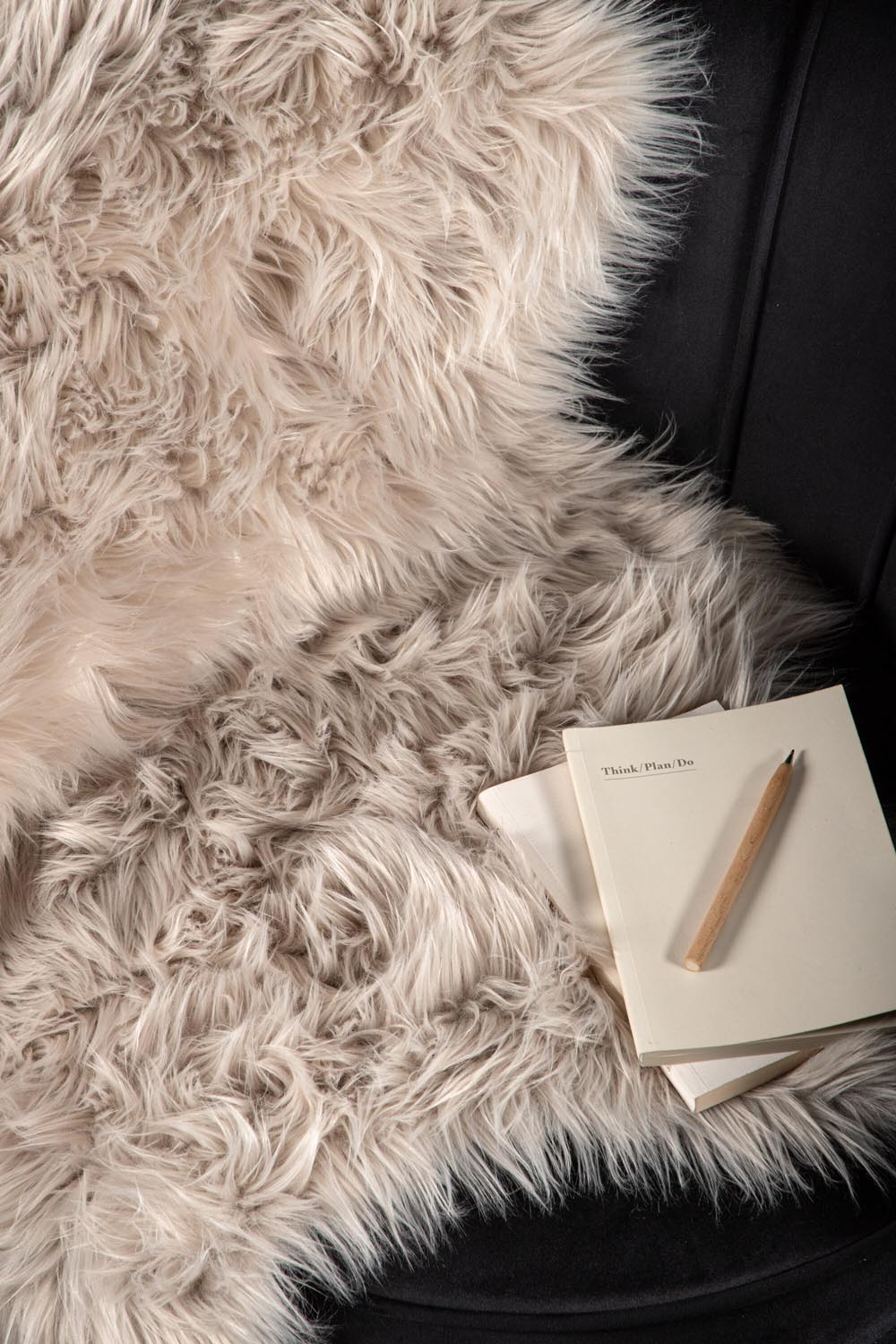 Katy Schaffell in Beige präsentiert im Onlineshop von KAQTU Design AG. Fell ist von Venture Home