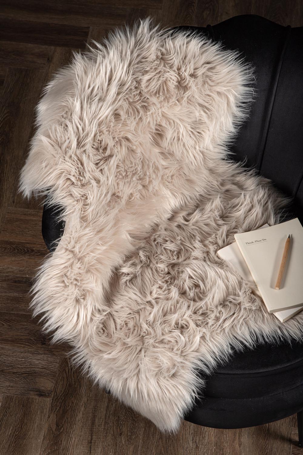 Katy Schaffell in Beige präsentiert im Onlineshop von KAQTU Design AG. Fell ist von Venture Home