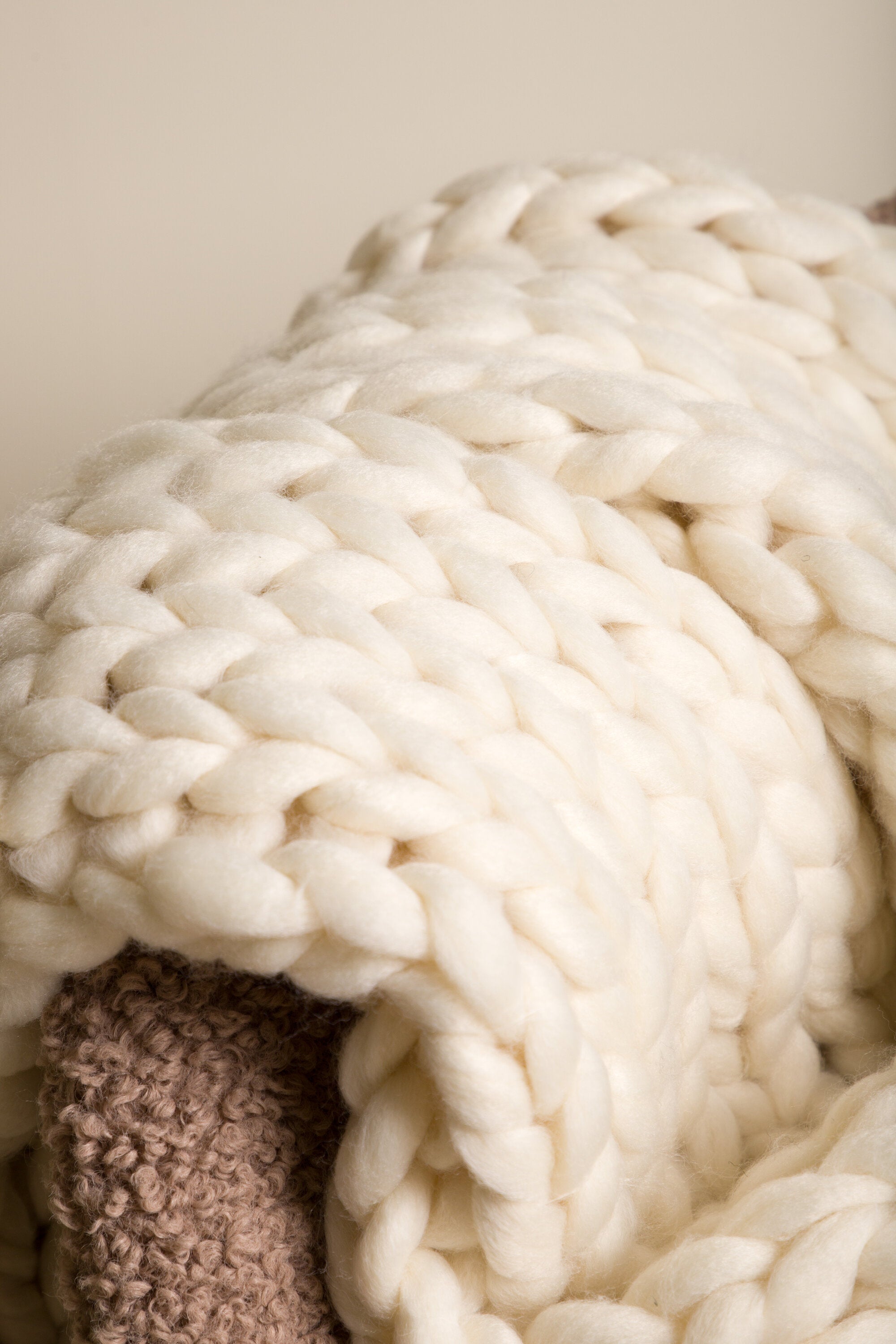 Kate Throw in Cremefarben präsentiert im Onlineshop von KAQTU Design AG. Wolldecke ist von Venture Home