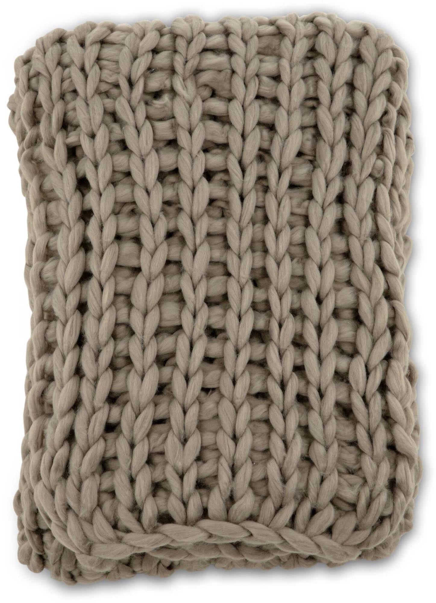 Entdecken Sie die Kate Throw von Venture Home – eine luxuriöse Wolldecke in sanftem Beige, ideal für gemütliche Stunden und stilvolle Akzente in Ihrem Zuhause.