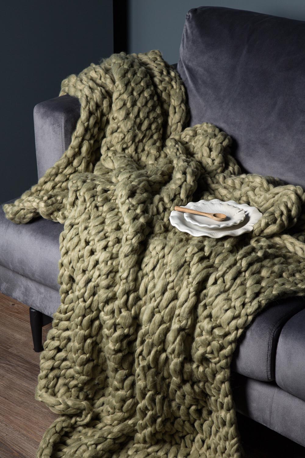 Kate Throw in Moosgrün präsentiert im Onlineshop von KAQTU Design AG. Wolldecke ist von Venture Home