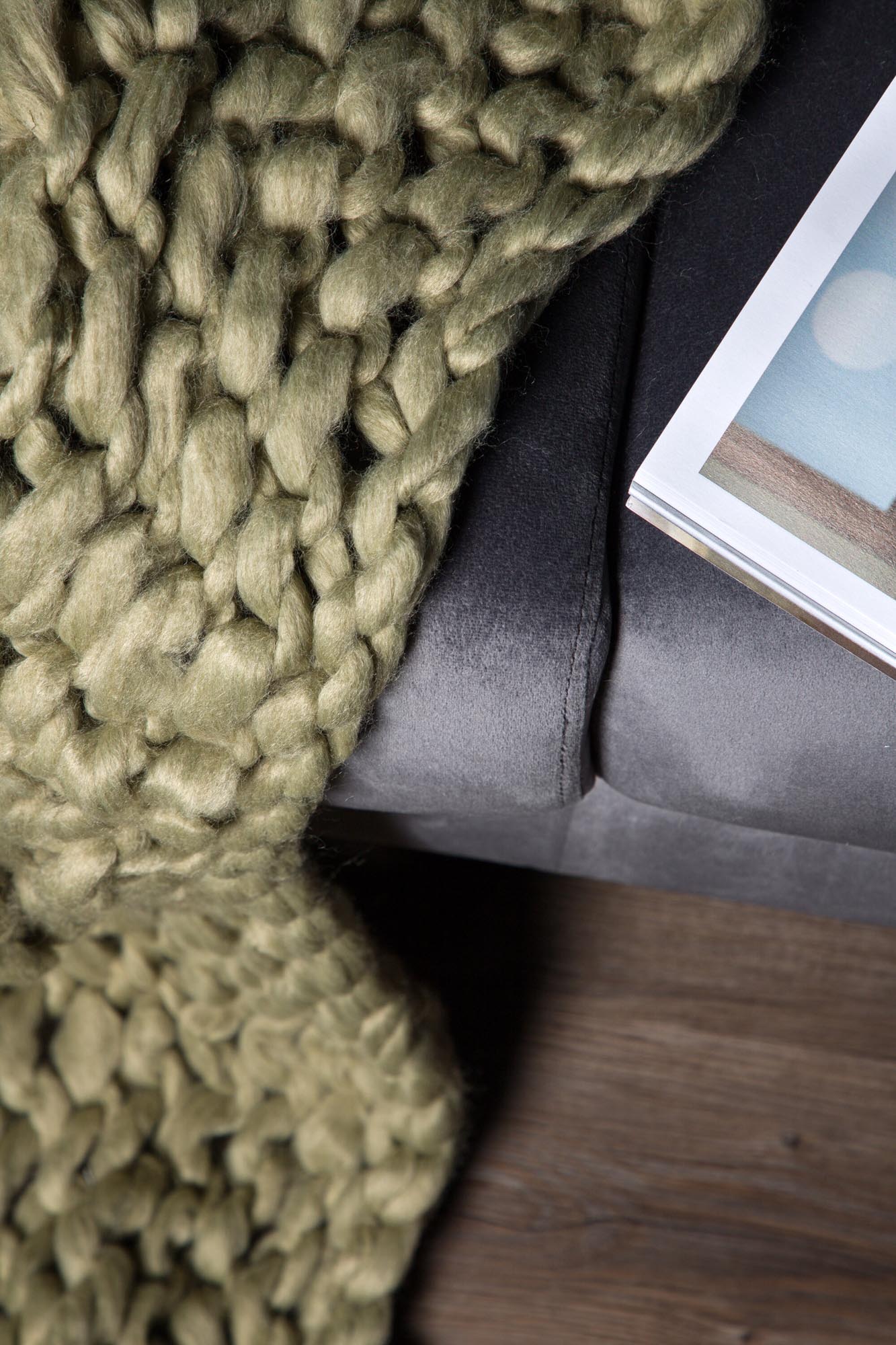 Gemütliche Kate Throw von Venture Home in sanftem Creme-Ton.