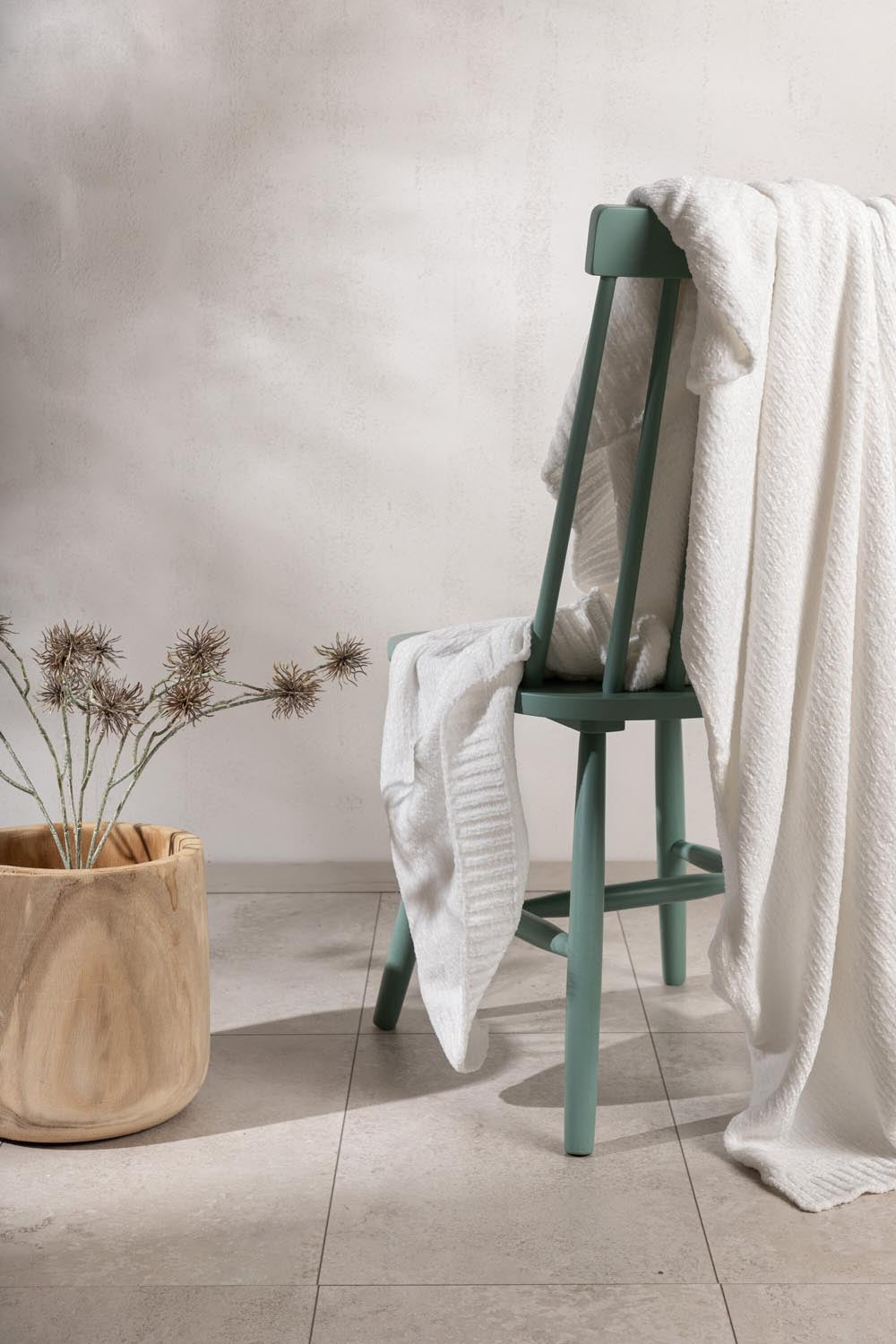 Ally Throw in Weiss präsentiert im Onlineshop von KAQTU Design AG. Wolldecke ist von Venture Home