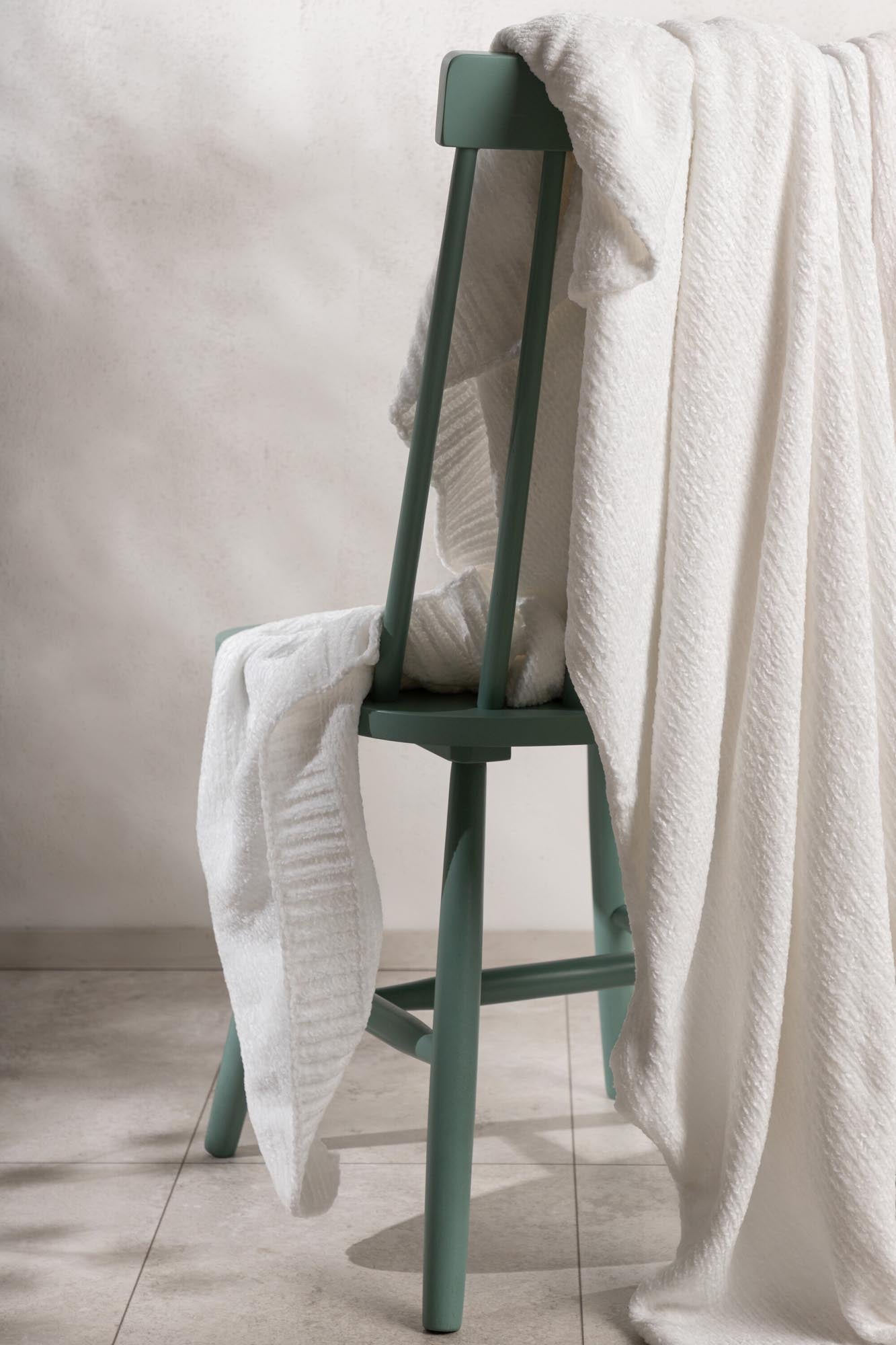 Elegante Ally Throw von Venture Home für stilvolle Wohnräume.