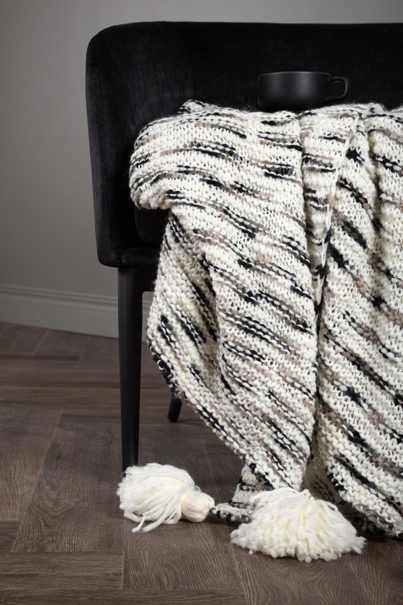 Unny Throw von Venture Home: Hochwertige Acryl-Decke für Wärme und Stil. Ideal für Sofa, Bett und mehr – für ein gemütliches Zuhause.