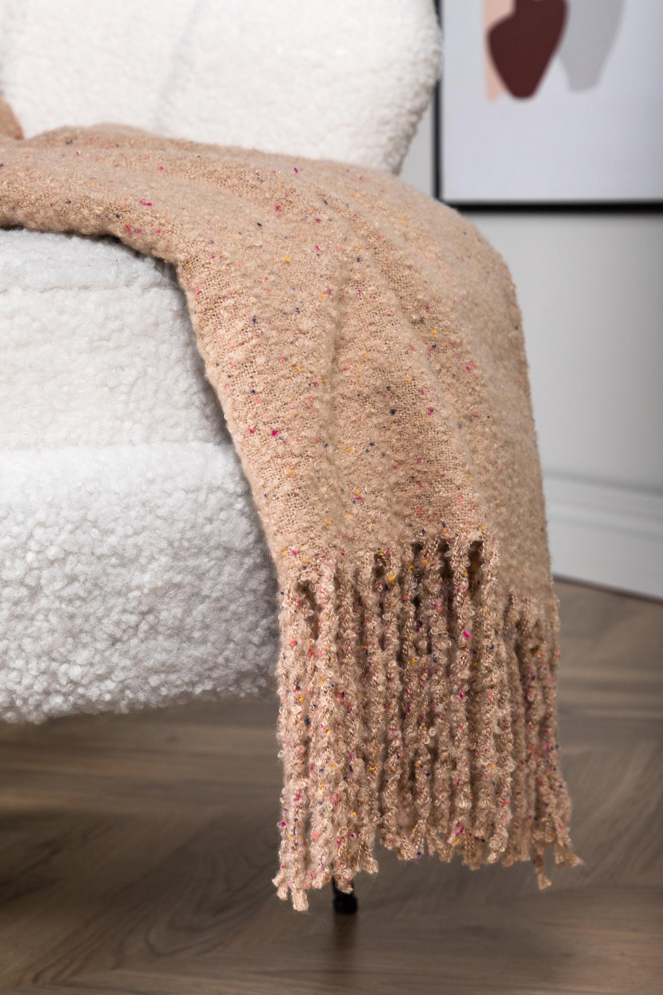 Entdecken Sie die Tilly Throw von Venture Home – eine elegante Wolldecke, die Komfort und Stil vereint. Ideal für kuschelige Abende!