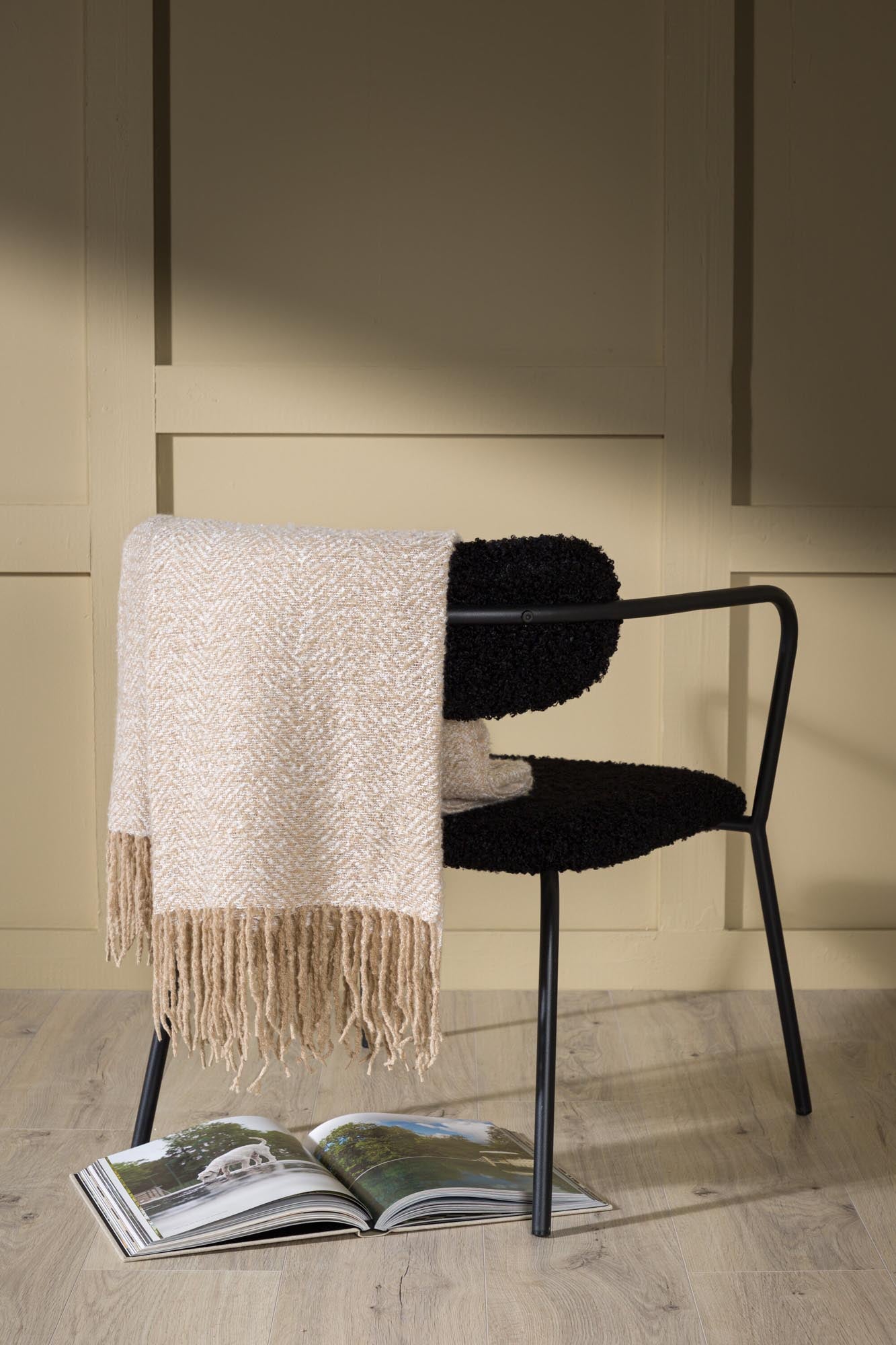 Toby Throw in Beige präsentiert im Onlineshop von KAQTU Design AG. Wolldecke ist von Venture Home
