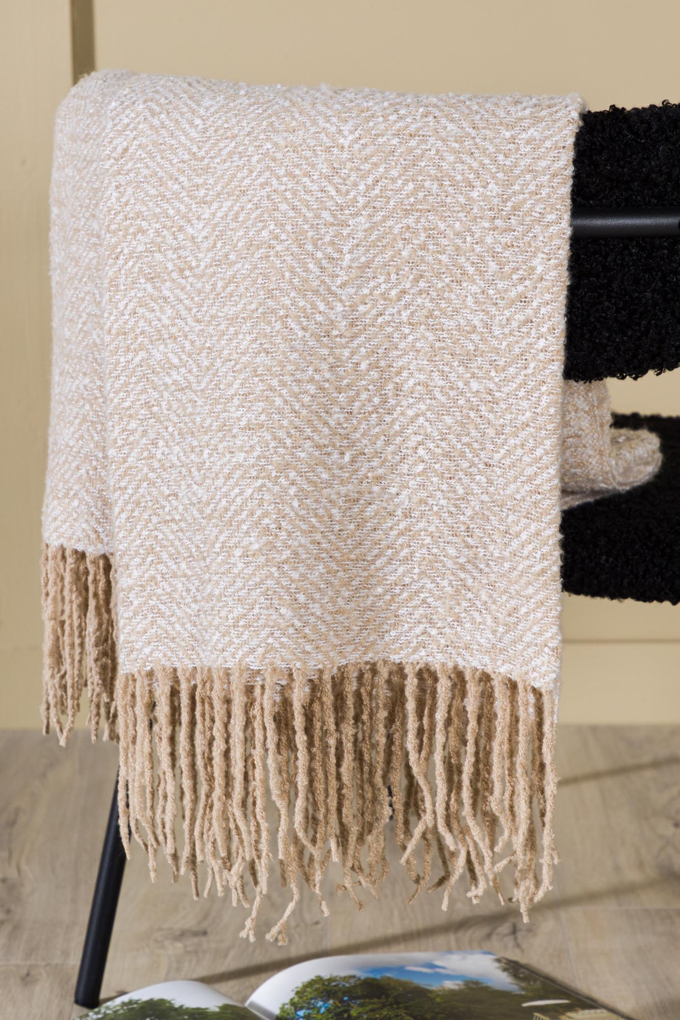 Toby Throw in Beige präsentiert im Onlineshop von KAQTU Design AG. Wolldecke ist von Venture Home