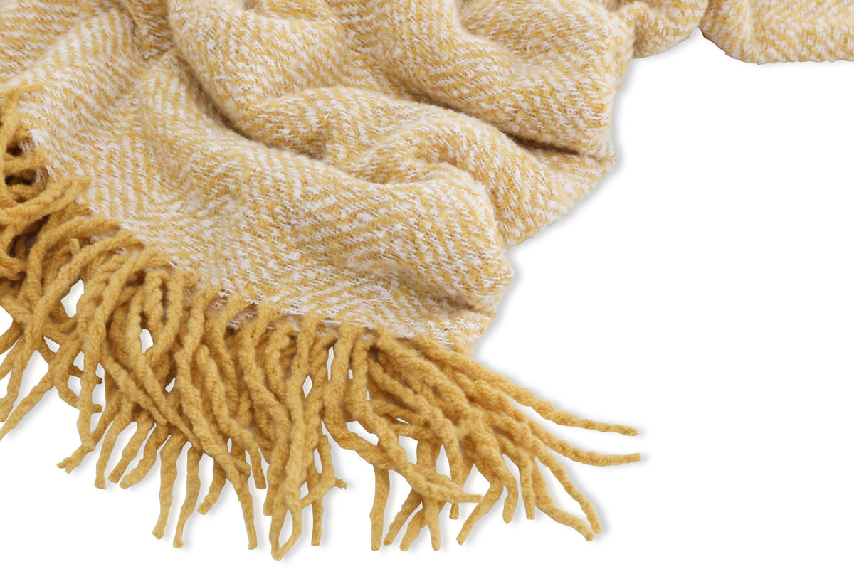 Toby Throw in Gelb präsentiert im Onlineshop von KAQTU Design AG. Wolldecke ist von Venture Home
