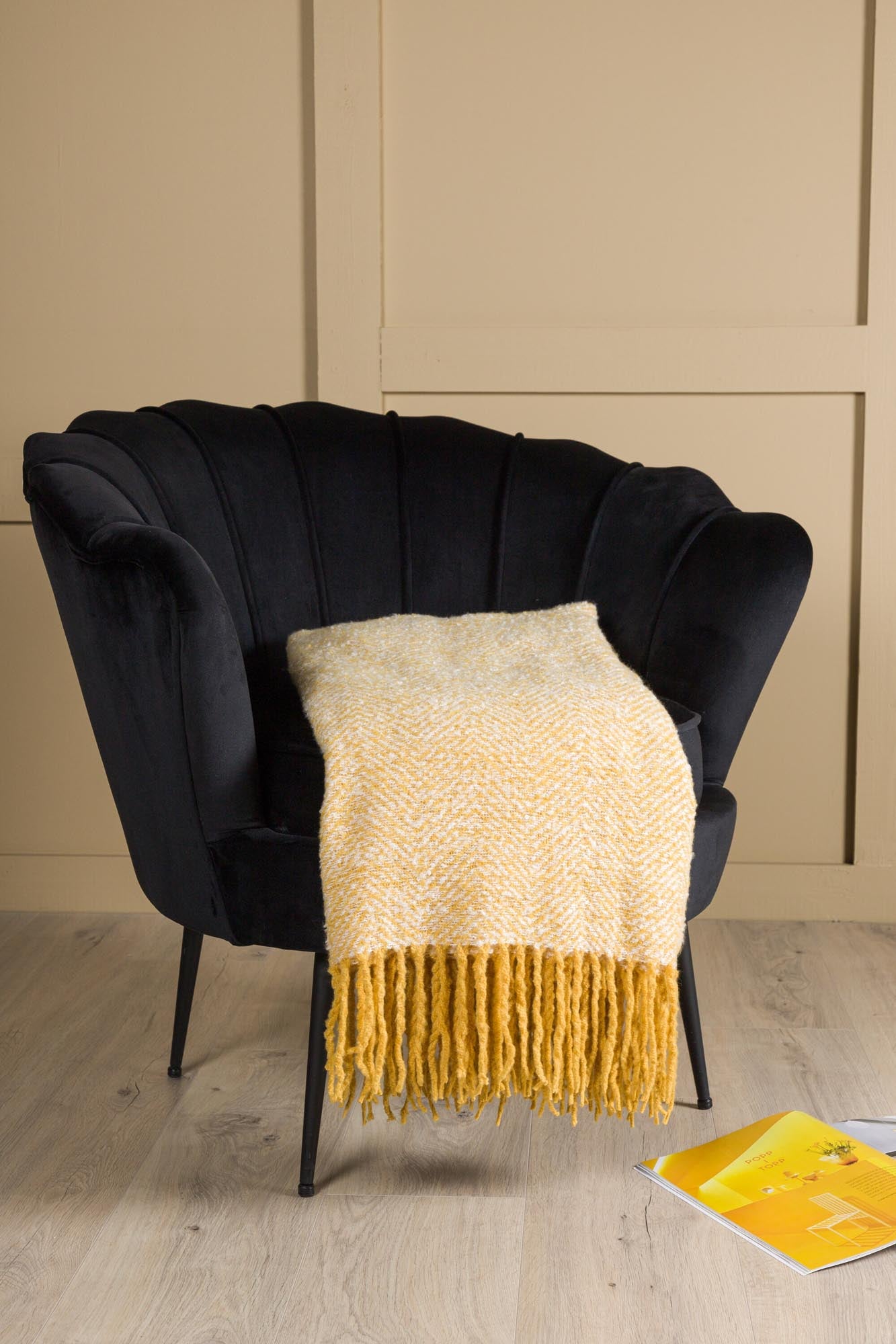 Die Toby Throw von Venture Home vereint Stil und Komfort. Diese elegante Wolldecke aus strapazierfähigem Polyester ist perfekt für jedes Zuhause.